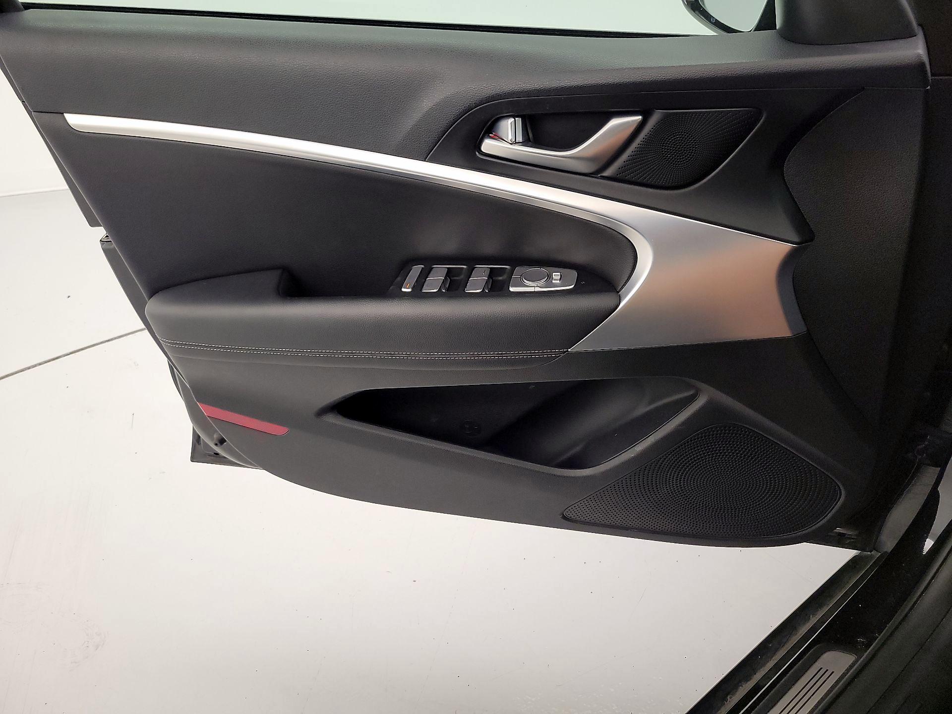 Thumbnail: 2023 Genesis G70 - 12