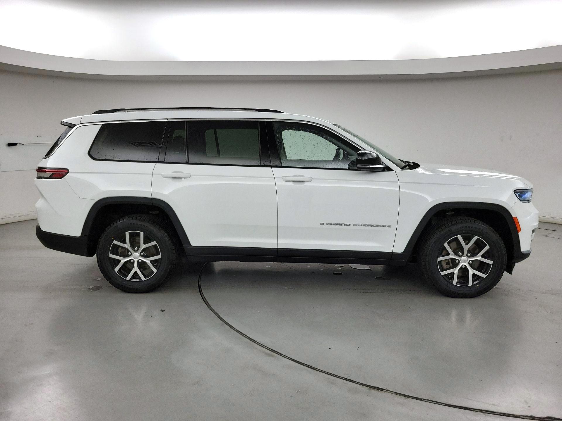 Thumbnail: 2023 Jeep Grand Cherokee L - 4