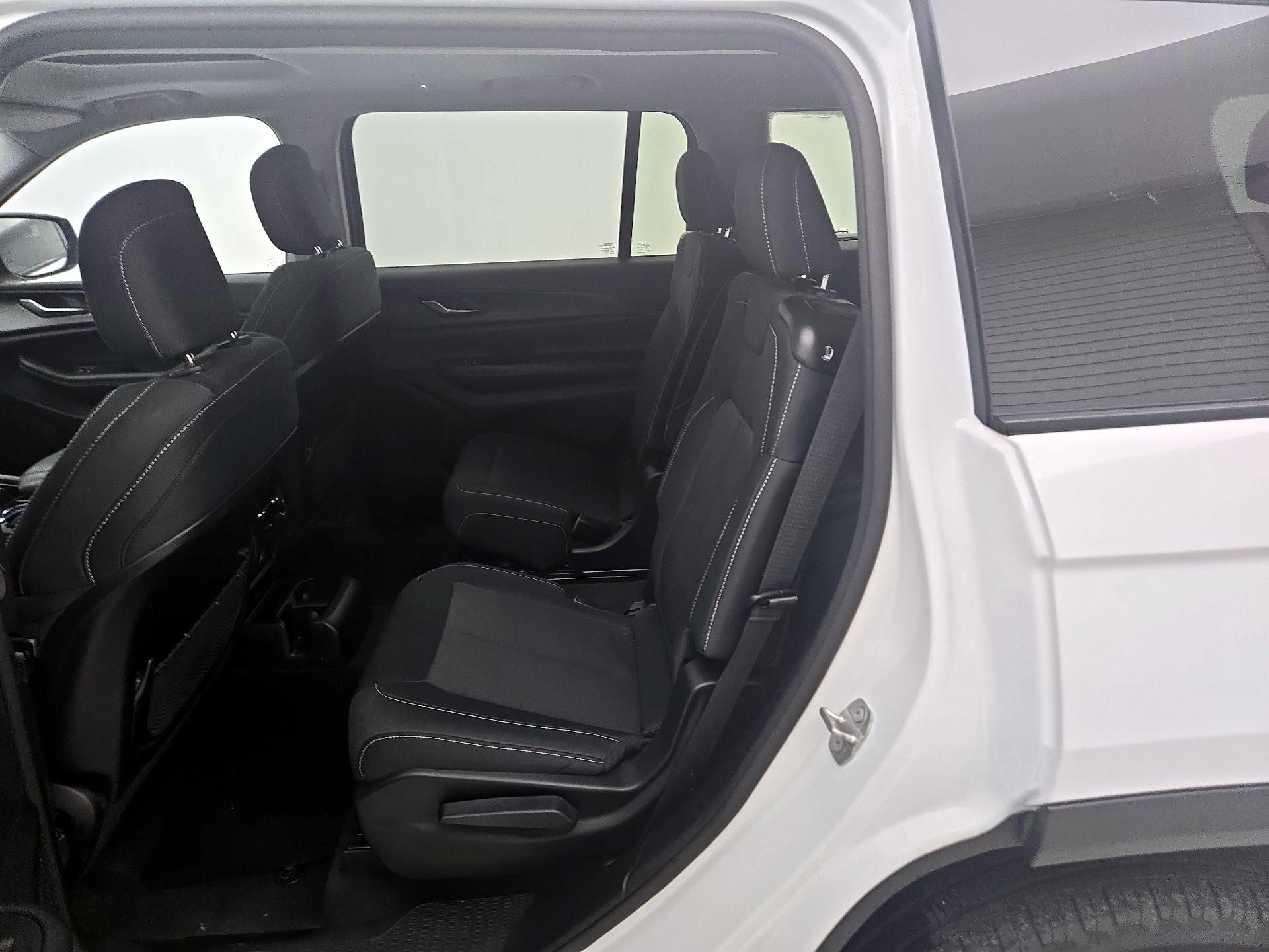 Thumbnail: 2023 Jeep Grand Cherokee L - 20