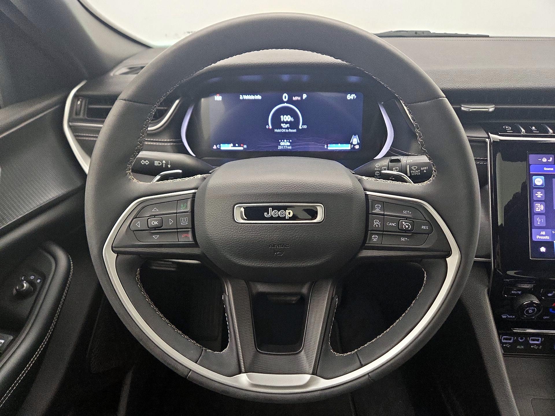 Thumbnail: 2023 Jeep Grand Cherokee - 10
