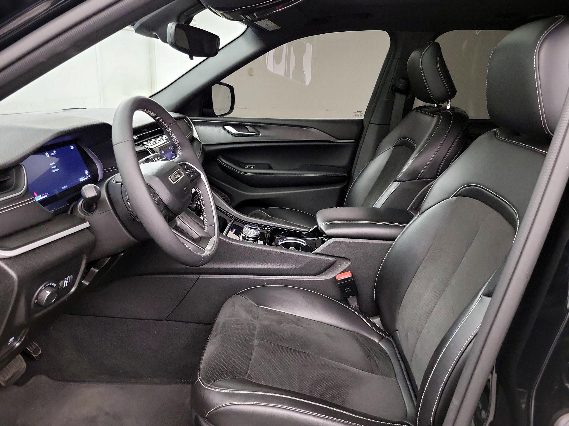 Thumbnail: 2023 Jeep Grand Cherokee - 11