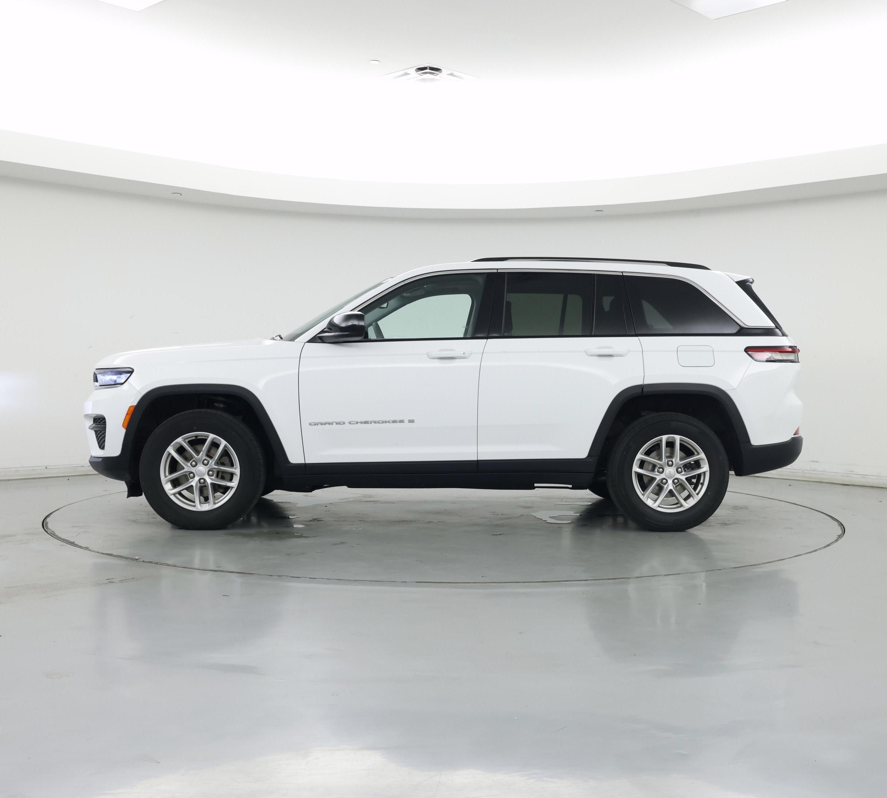 Thumbnail: 2023 Jeep Grand Cherokee - 3