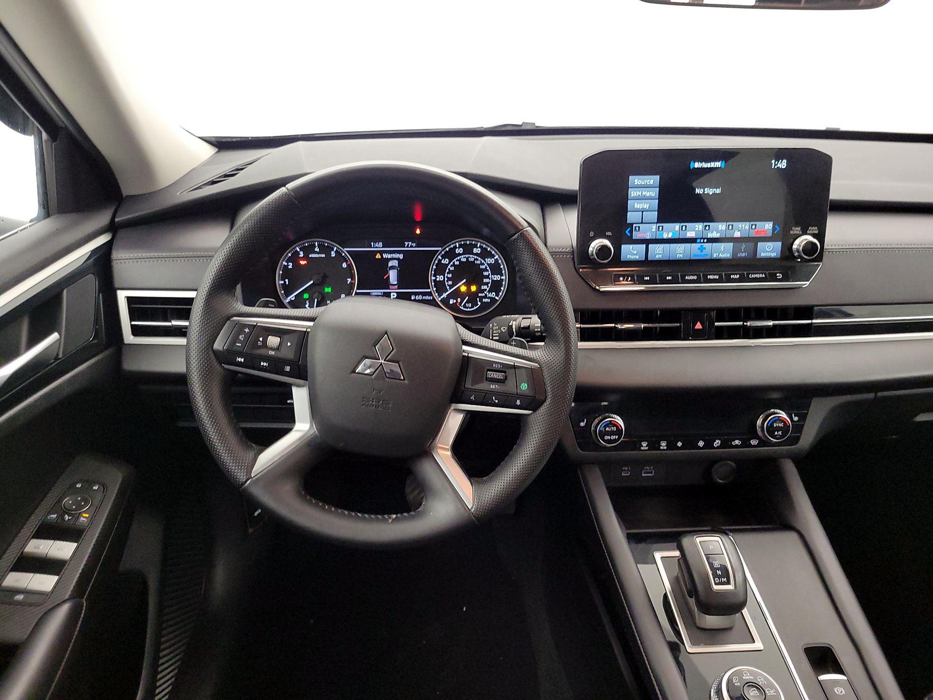 Thumbnail: 2023 Mitsubishi Outlander - 10