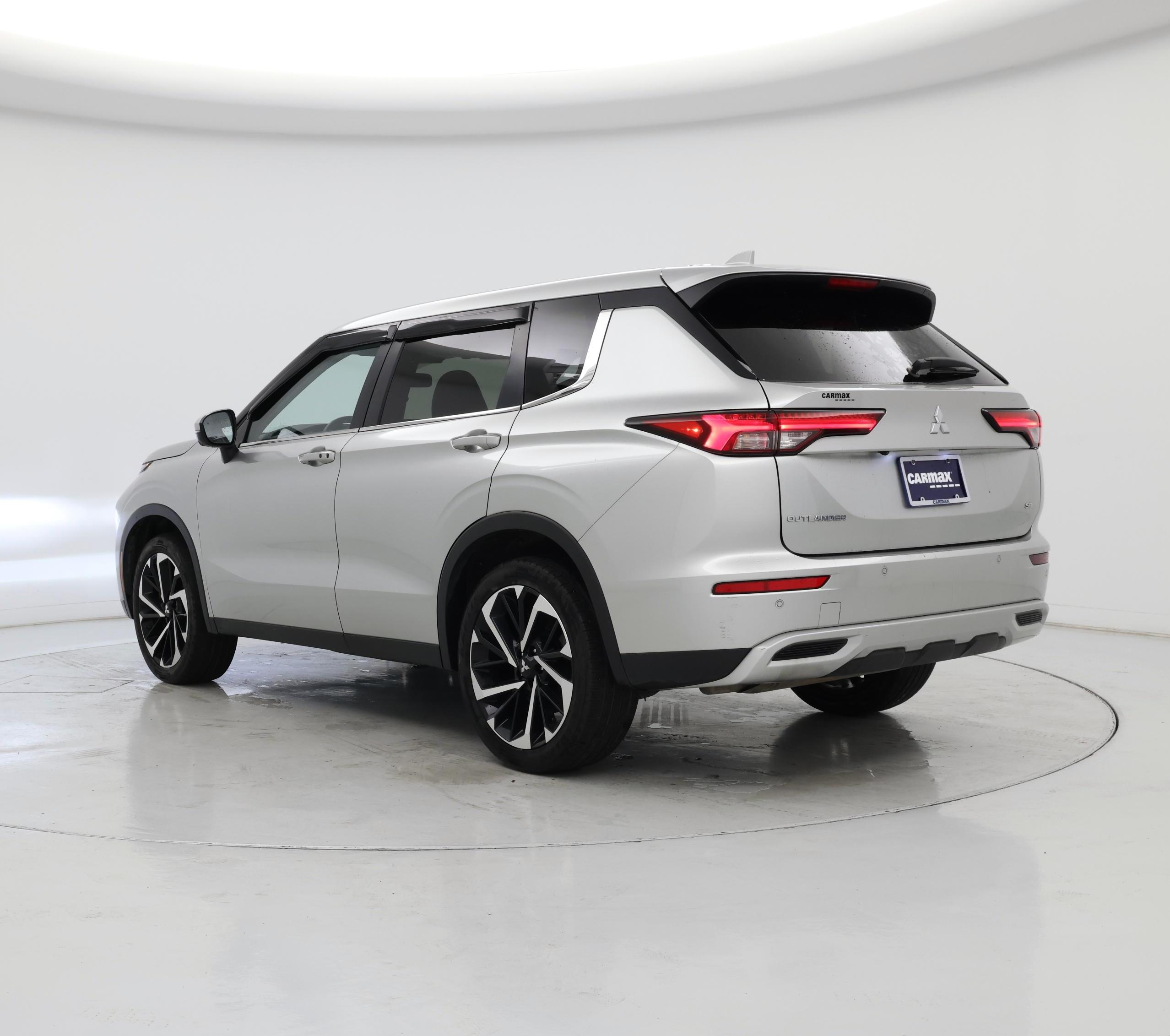 Thumbnail: 2023 Mitsubishi Outlander - 2