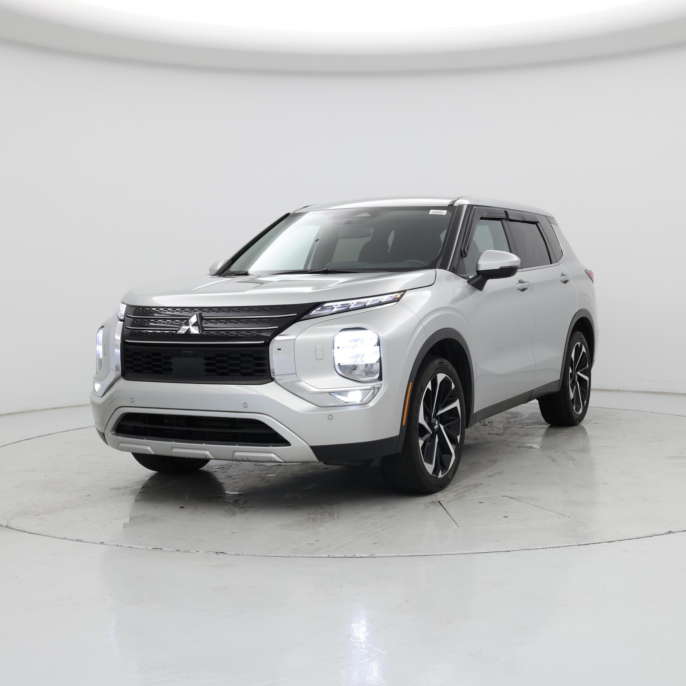 Thumbnail: 2023 Mitsubishi Outlander - 4