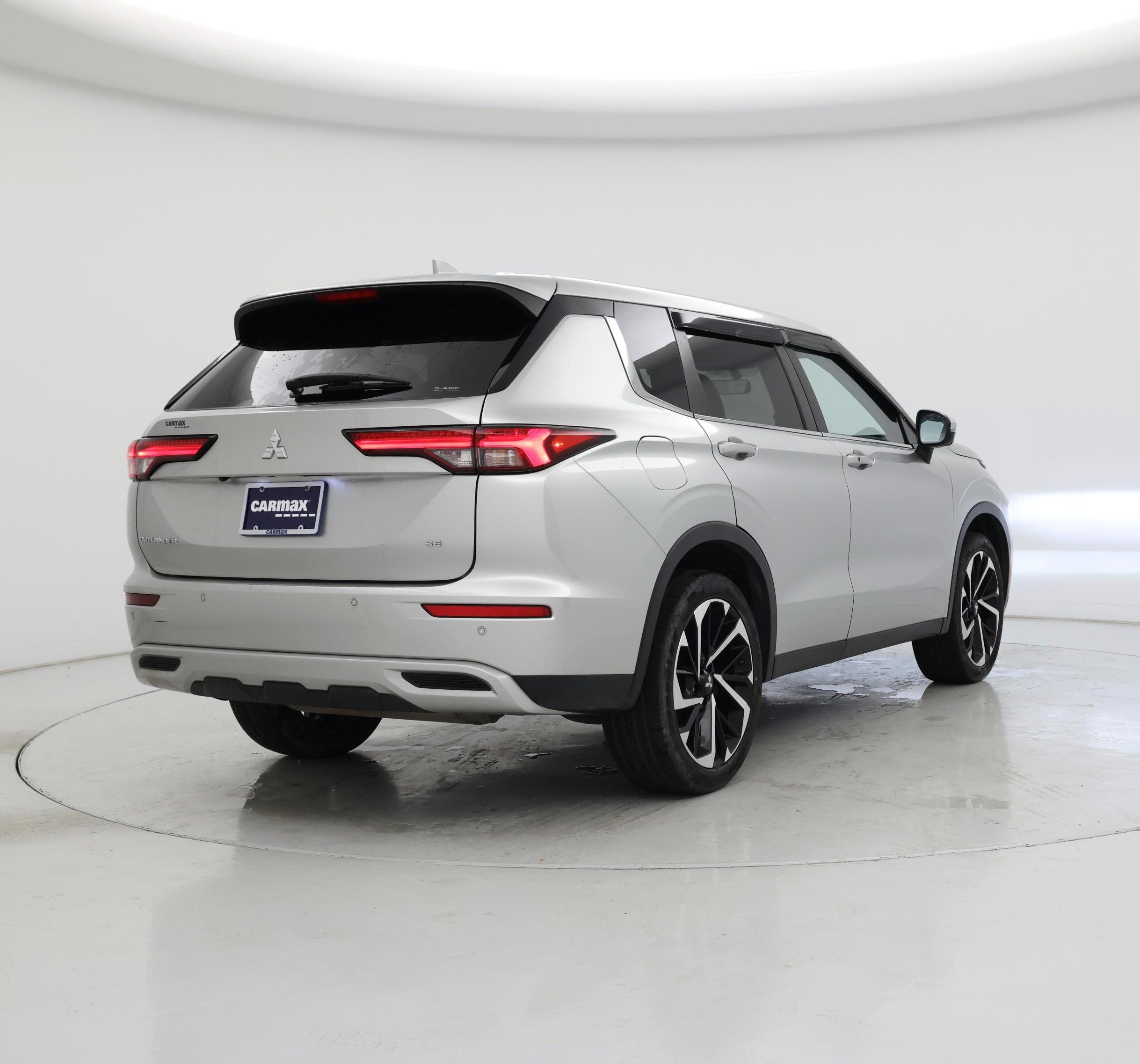 Thumbnail: 2023 Mitsubishi Outlander - 8