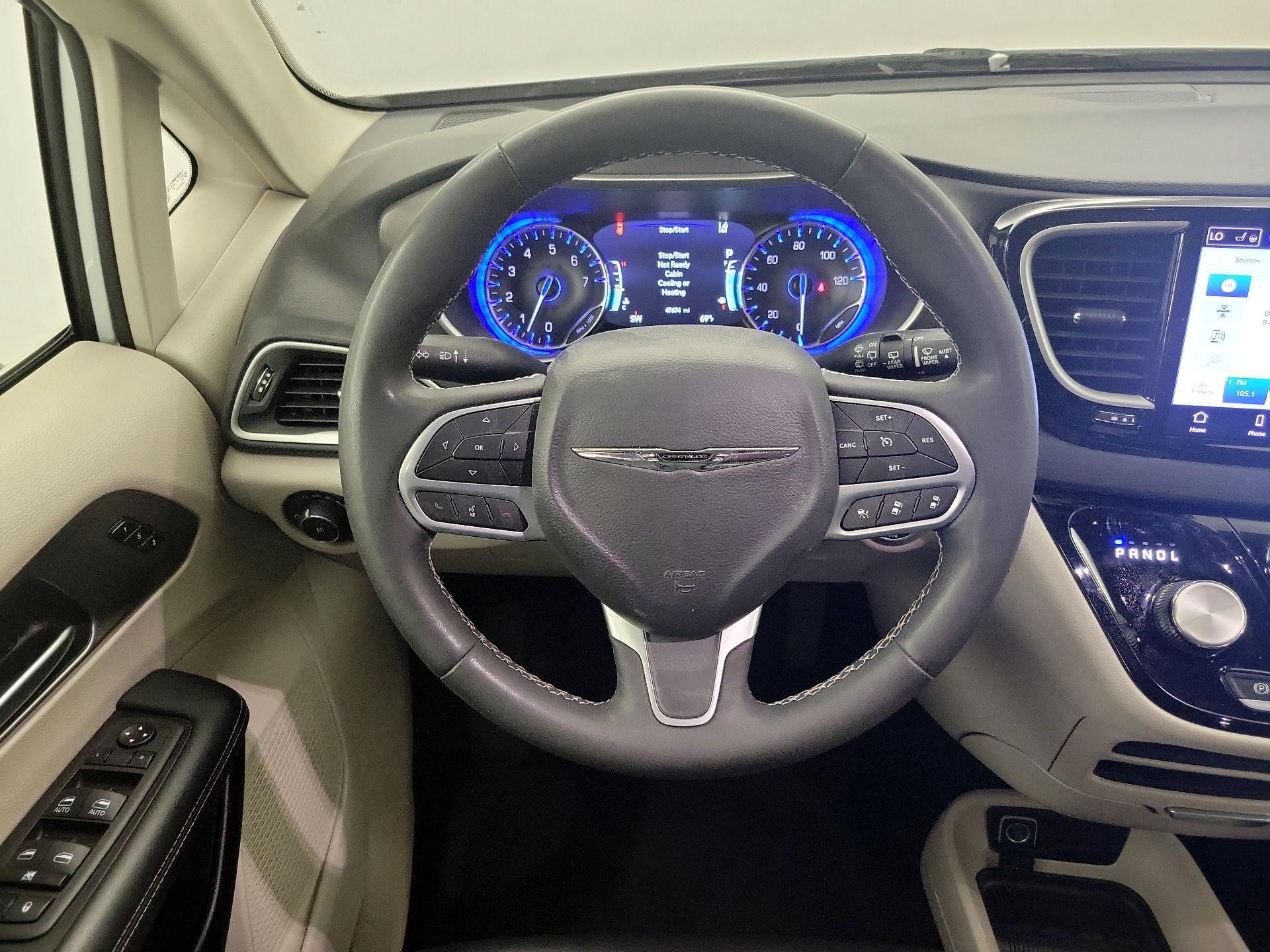 Thumbnail: 2023 Chrysler Pacifica - 10
