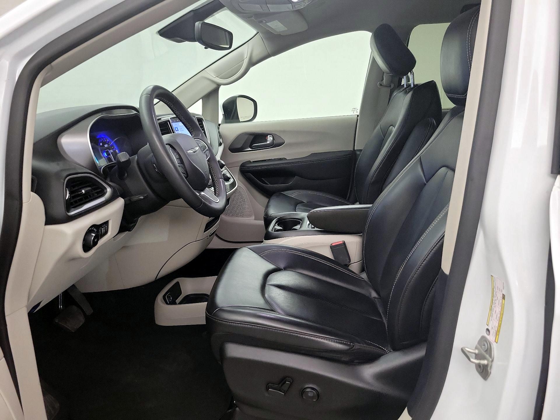 Thumbnail: 2023 Chrysler Pacifica - 11