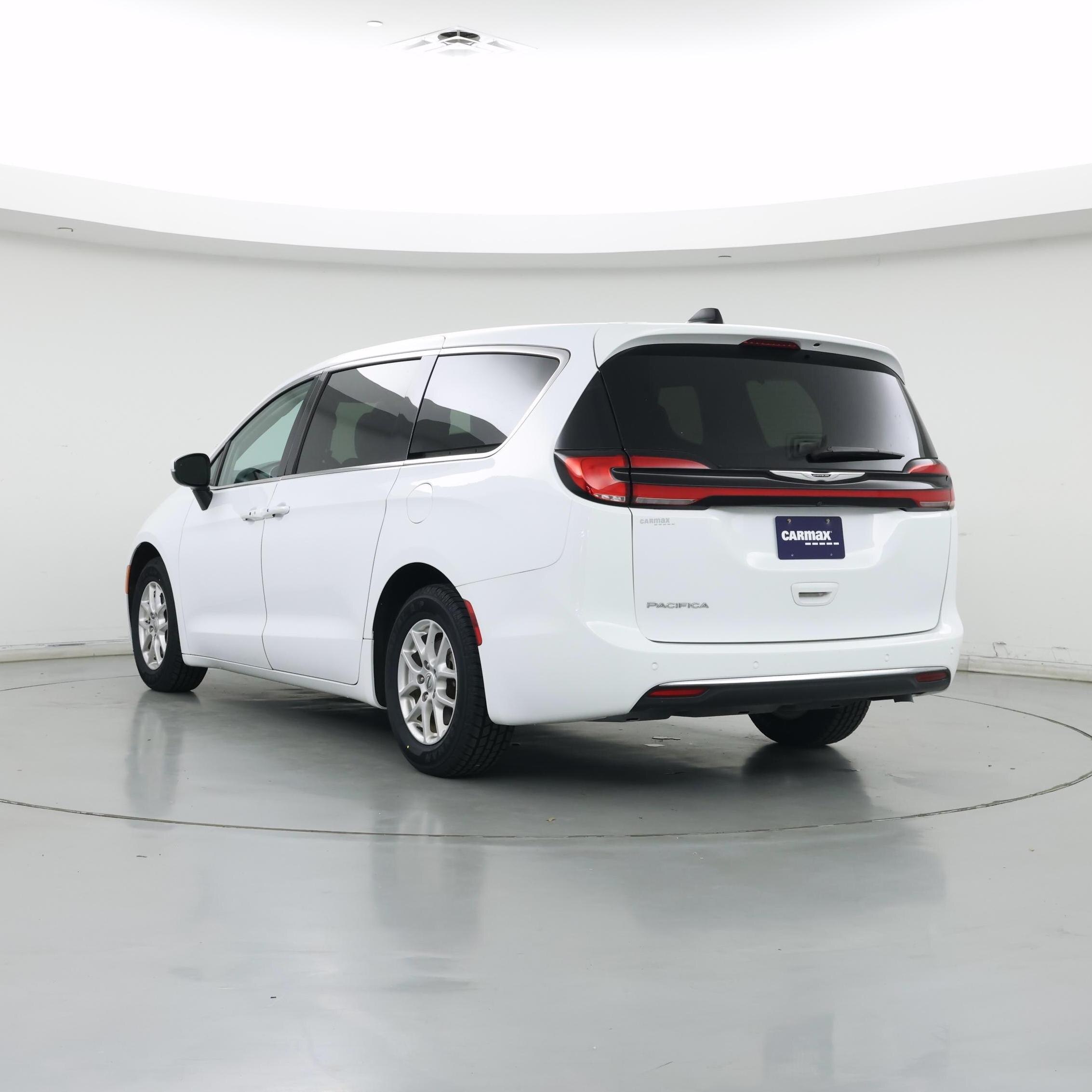 Thumbnail: 2023 Chrysler Pacifica - 2