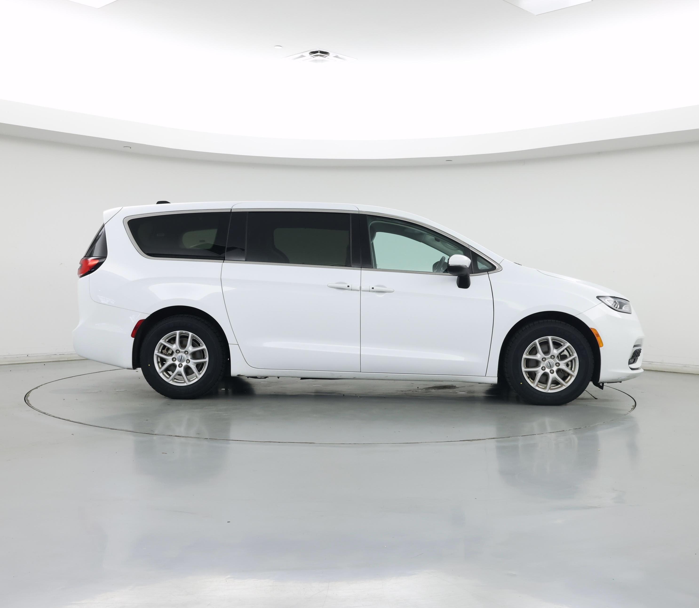 Thumbnail: 2023 Chrysler Pacifica - 7