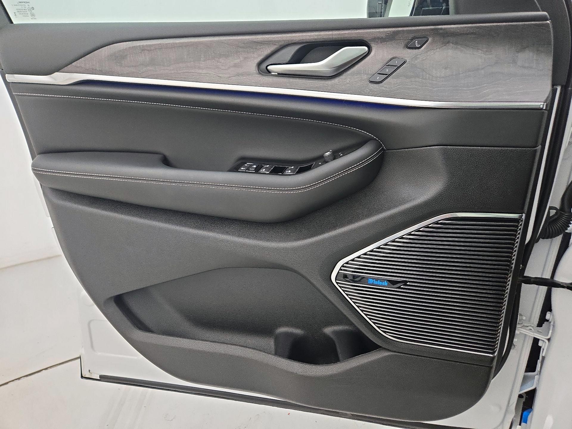 Thumbnail: 2023 Jeep Grand Cherokee - 12