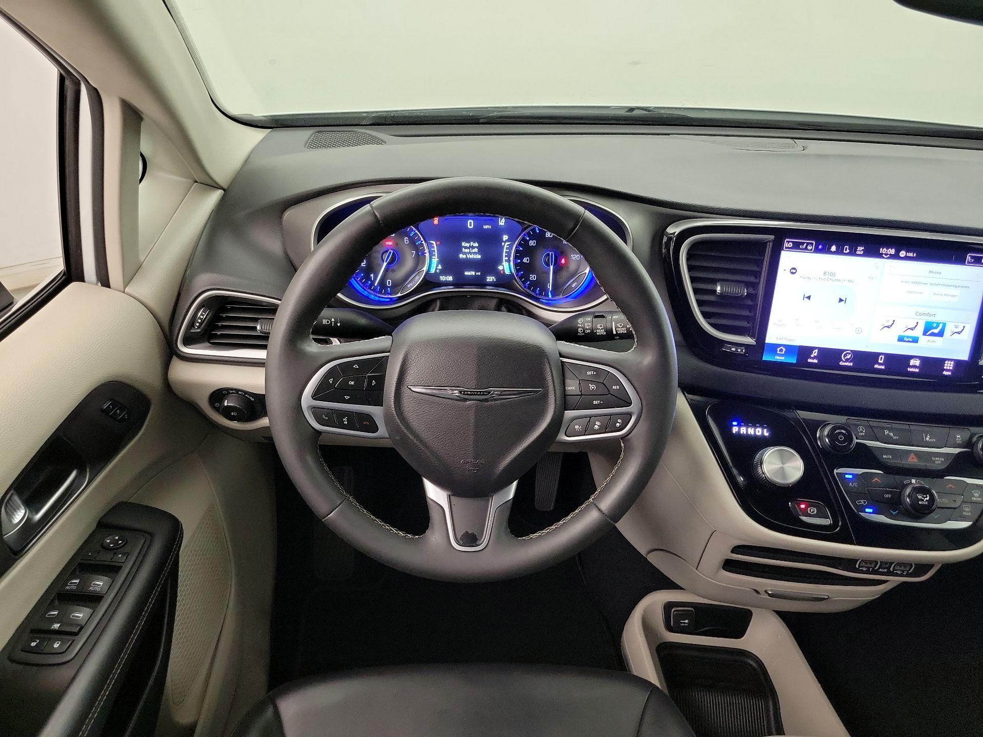 Thumbnail: 2023 Chrysler Pacifica - 10