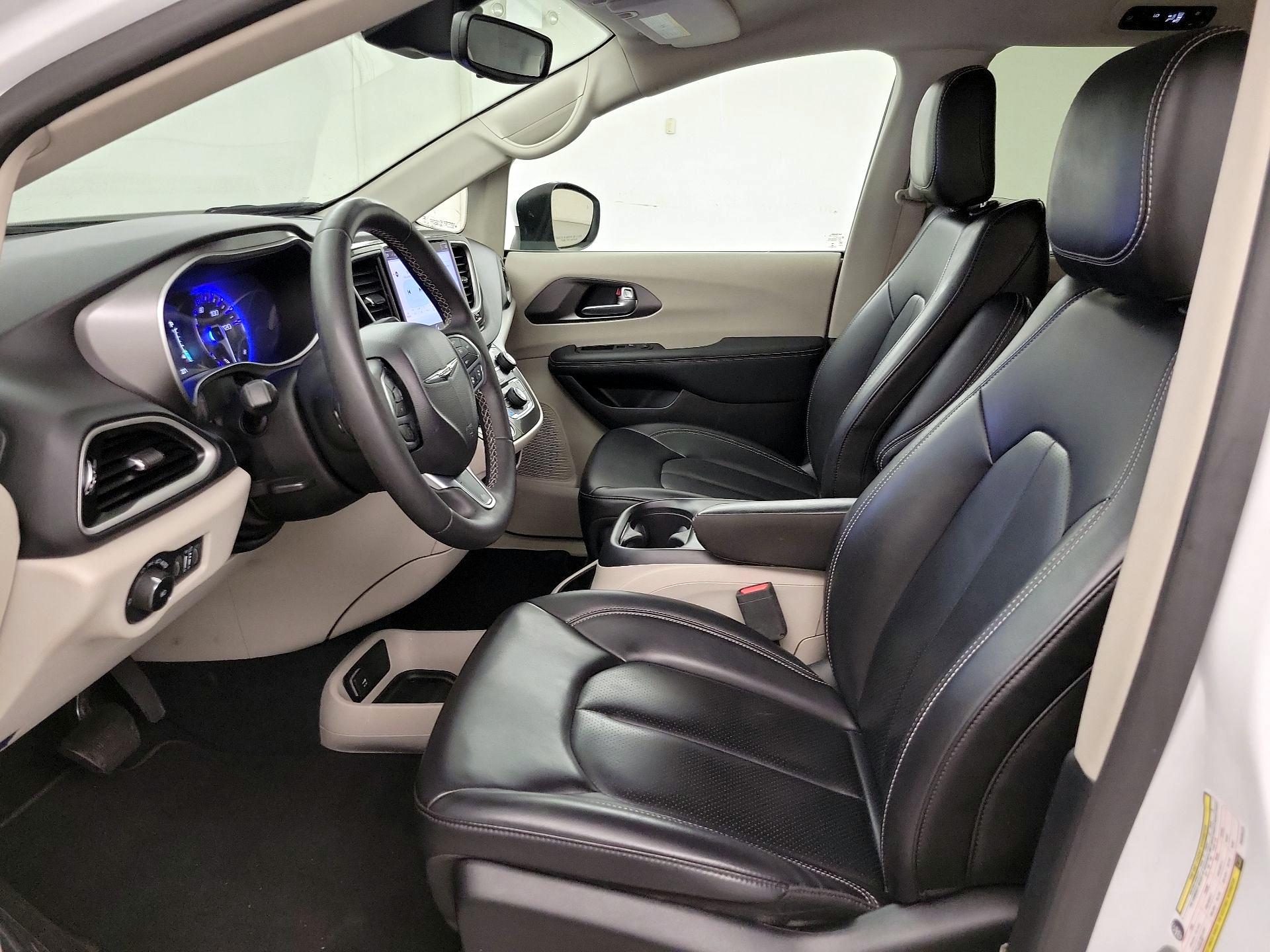 Thumbnail: 2023 Chrysler Pacifica - 11
