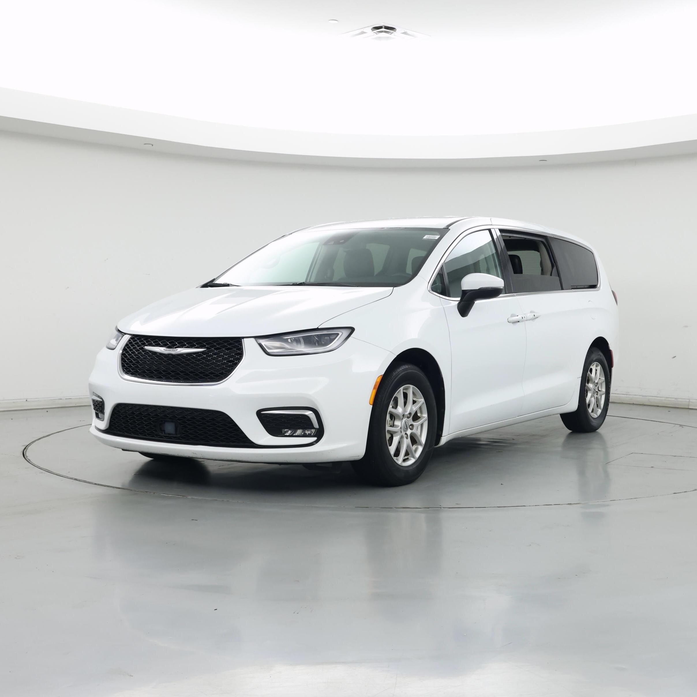 Thumbnail: 2023 Chrysler Pacifica - 4