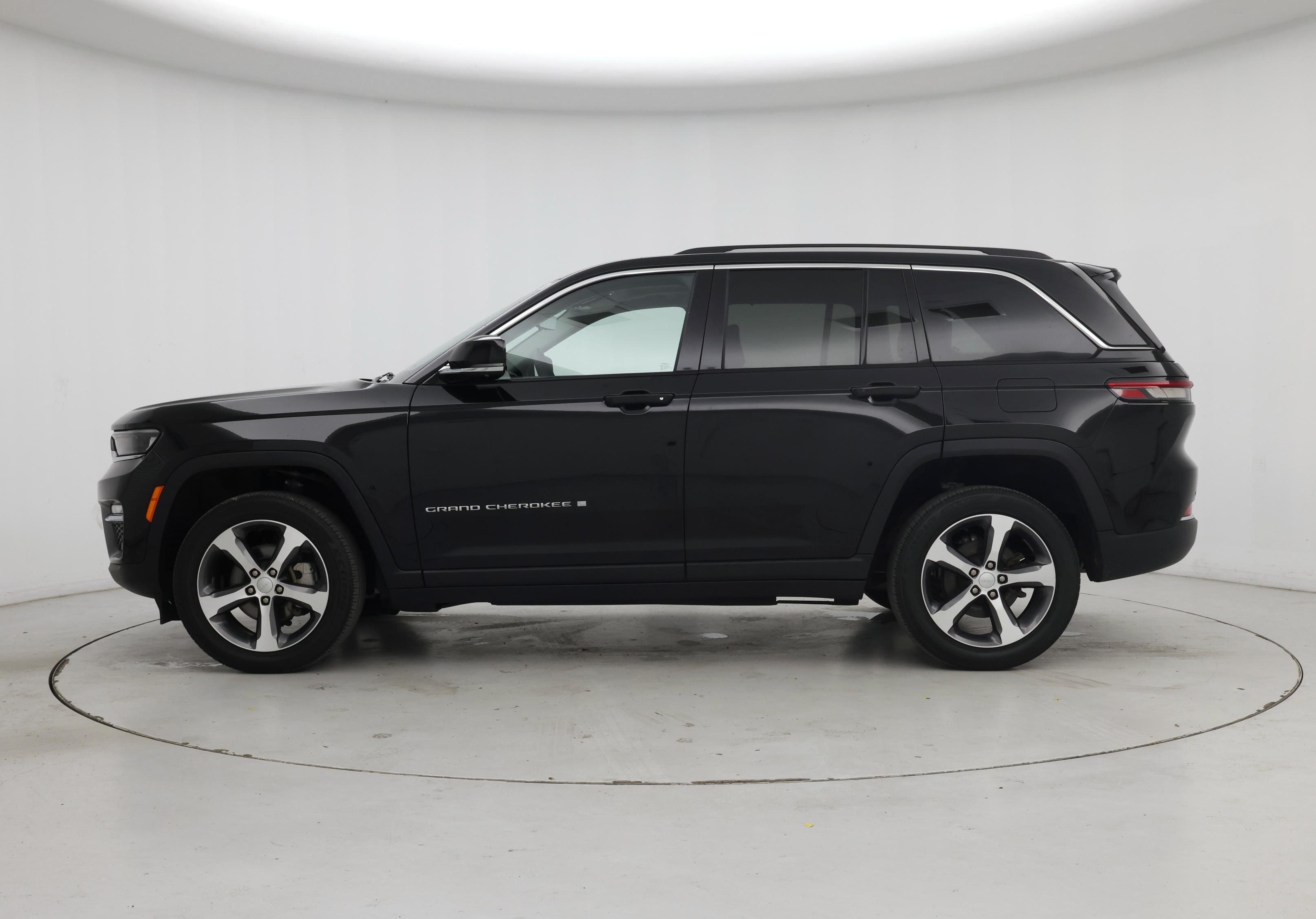 Thumbnail: 2023 Jeep Grand Cherokee - 3