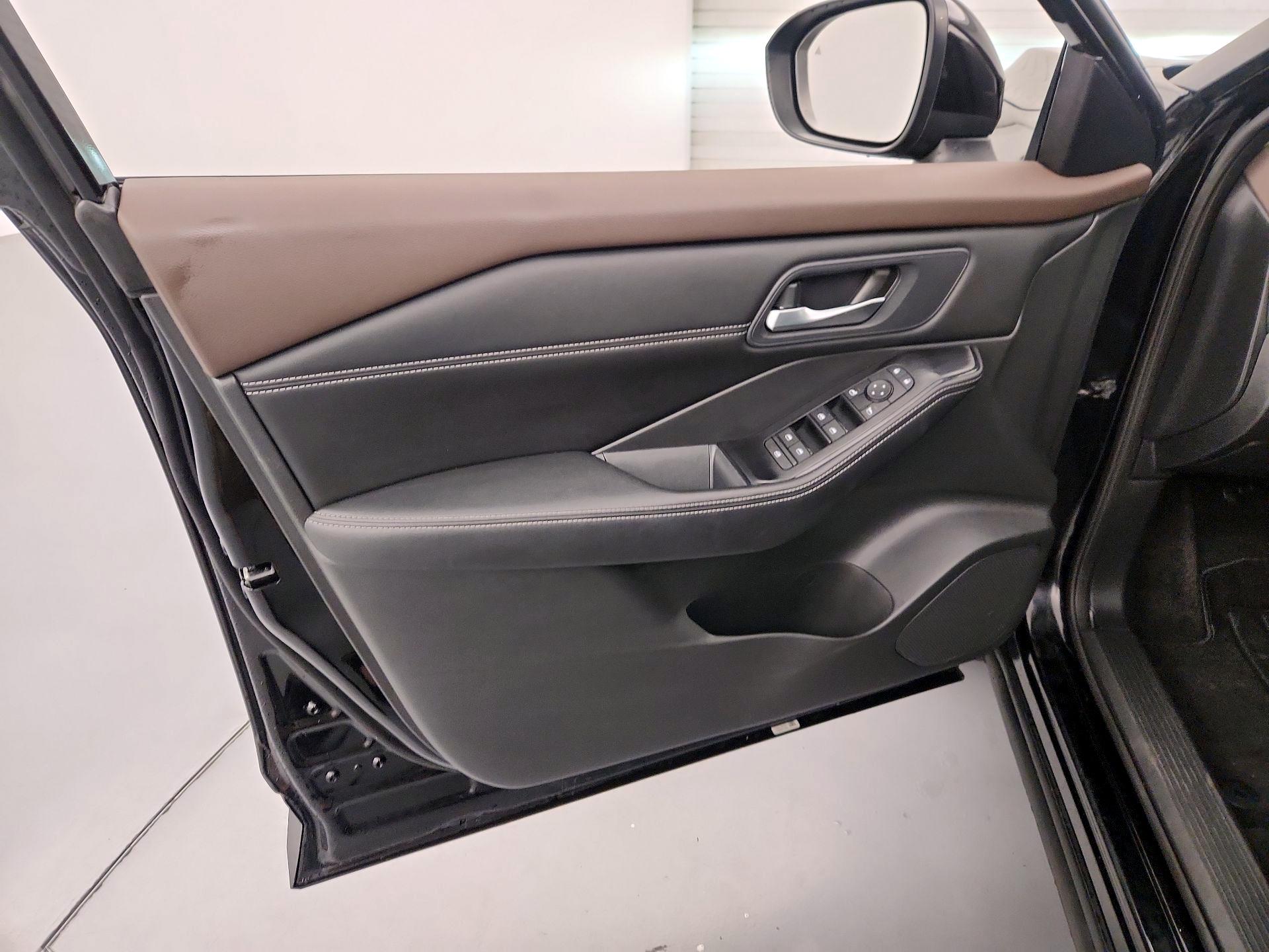 Thumbnail: 2023 Nissan Rogue - 12