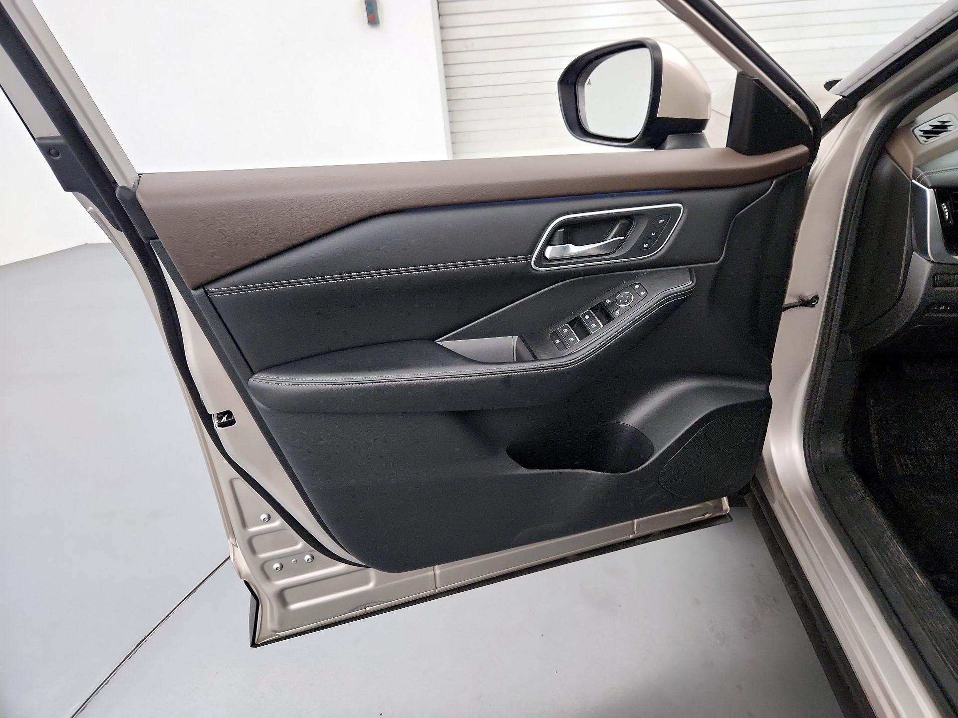 Thumbnail: 2023 Nissan Rogue - 12