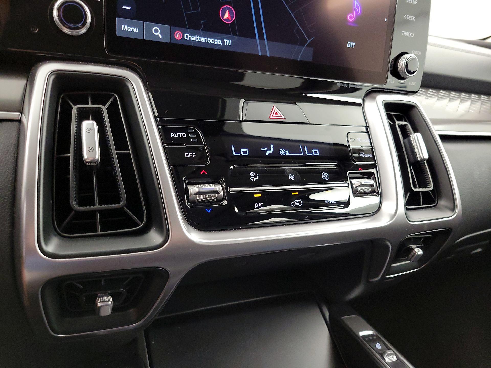 Thumbnail: 2023 Kia Sorento - 17