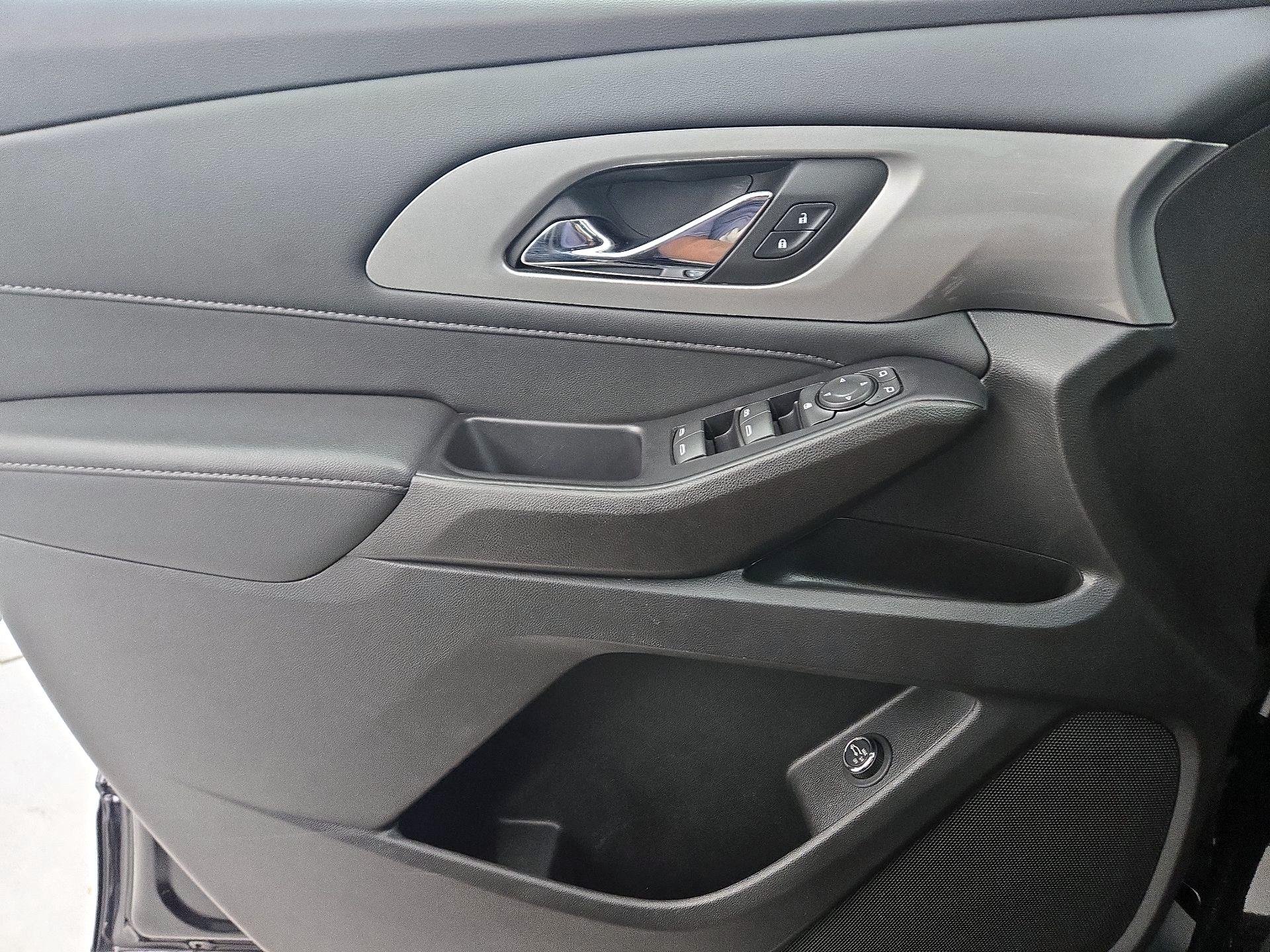 Thumbnail: 2022 Chevrolet Traverse - 12