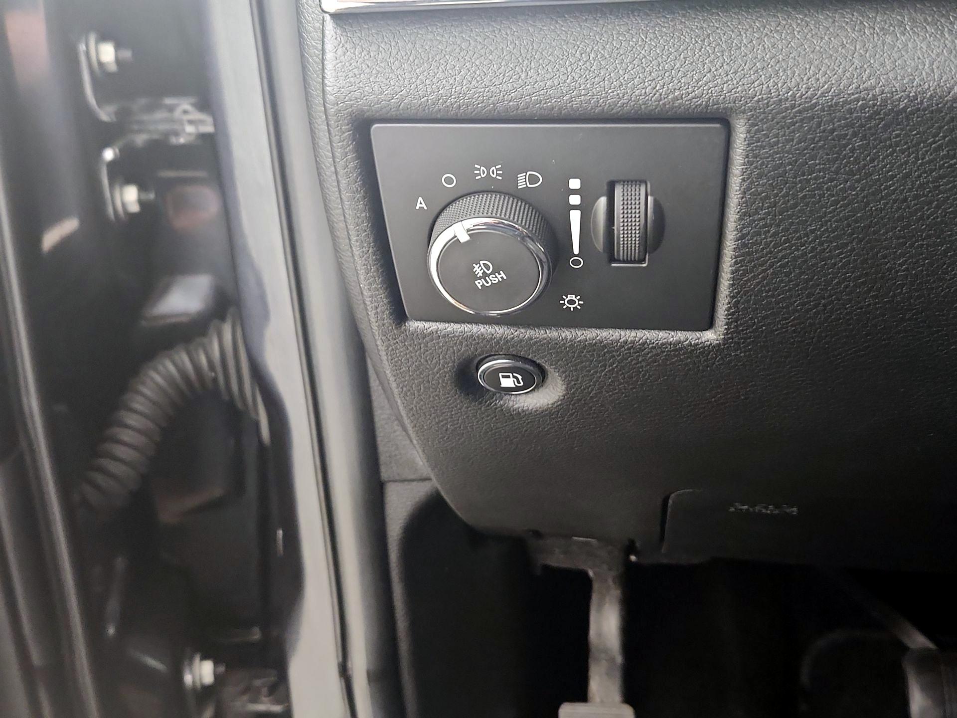 Thumbnail: 2015 Jeep Grand Cherokee - 13