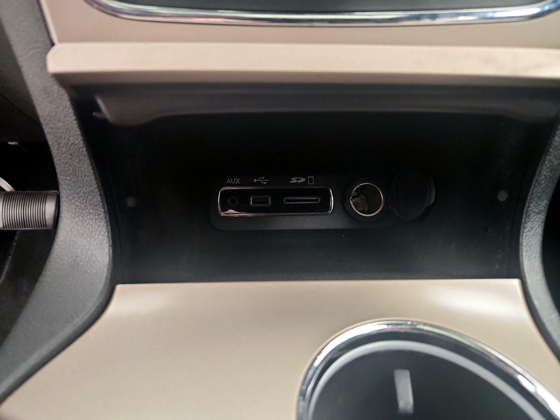 Thumbnail: 2015 Jeep Grand Cherokee - 19