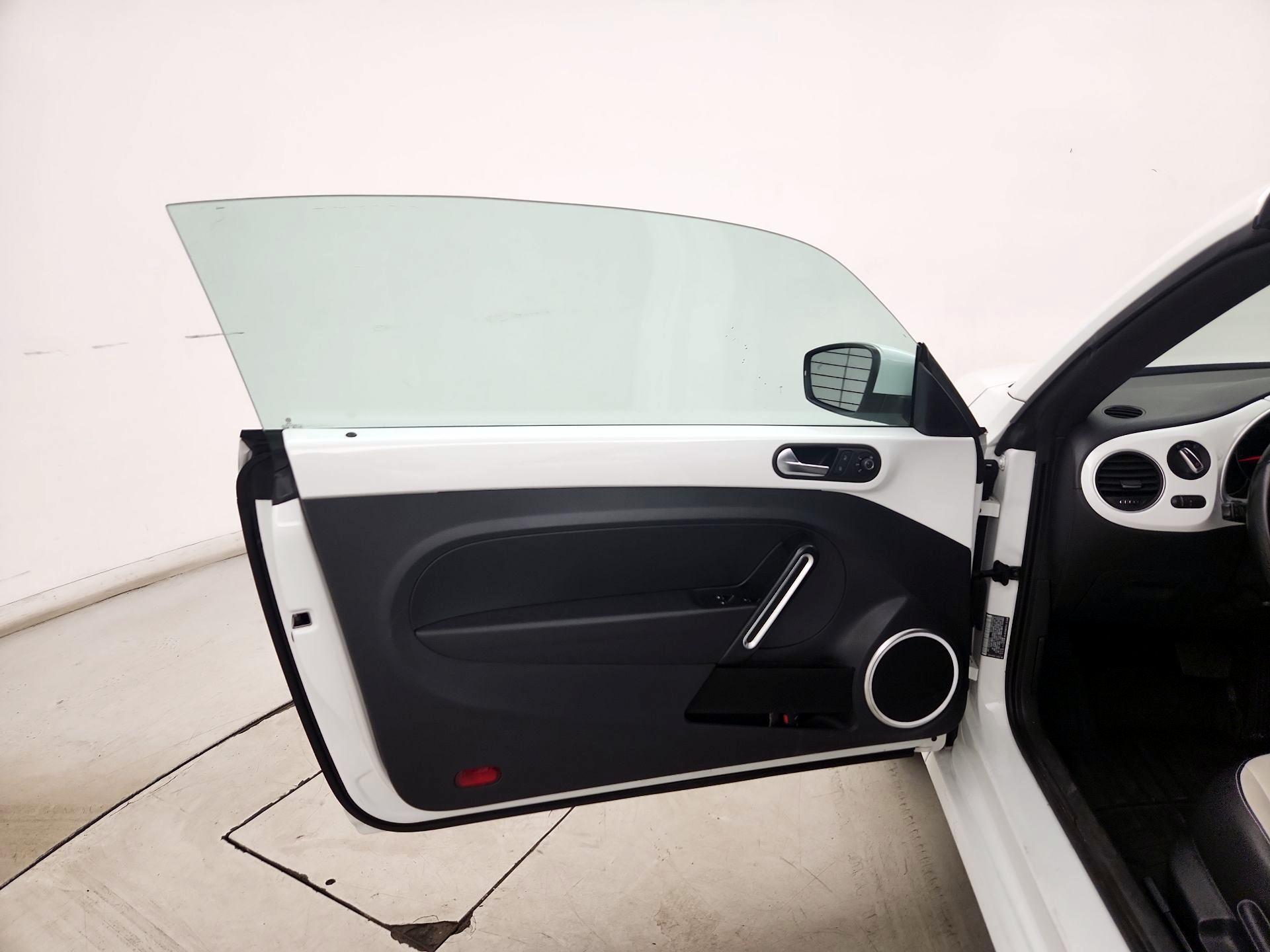 Thumbnail: 2019 Volkswagen Beetle - 12