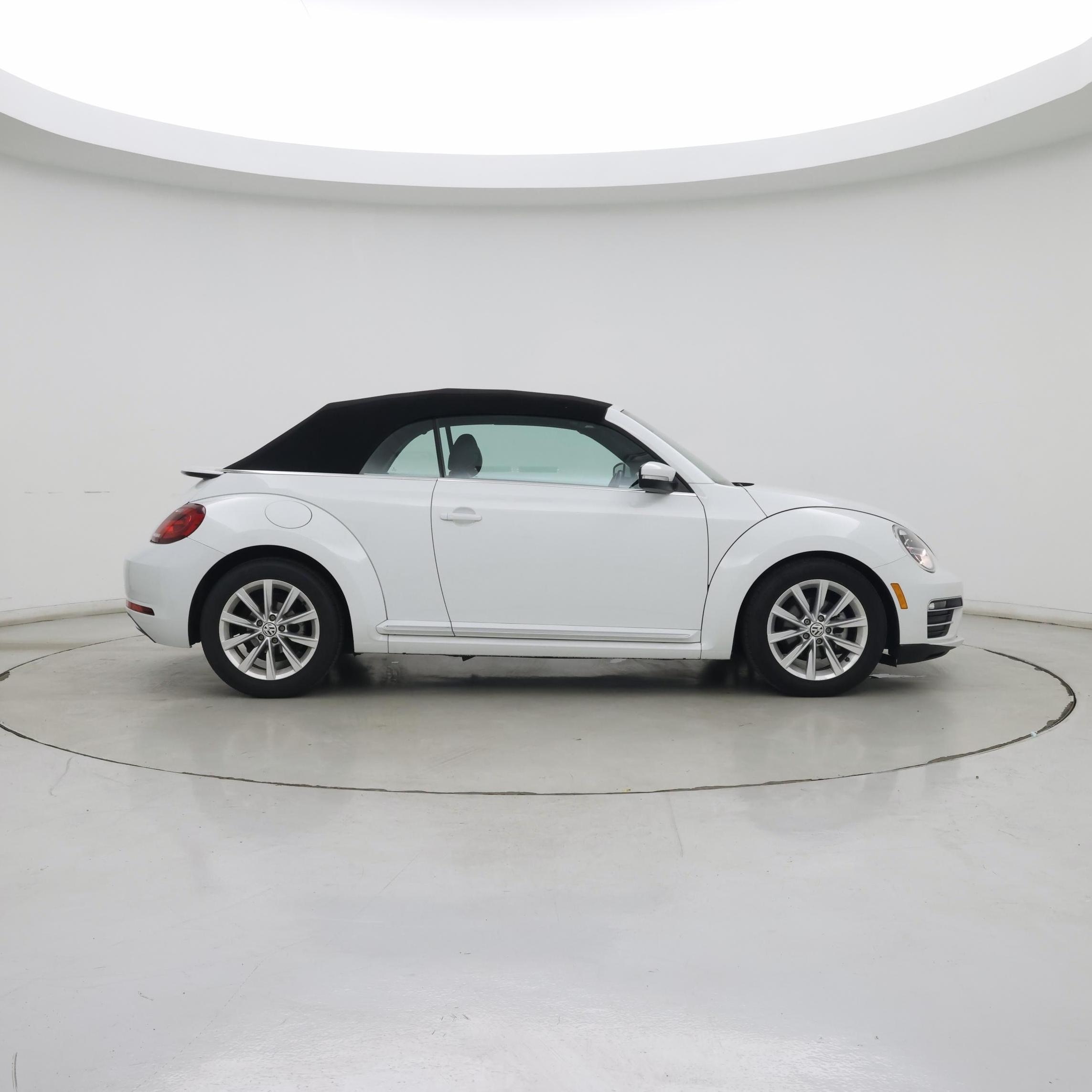 Thumbnail: 2019 Volkswagen Beetle - 7