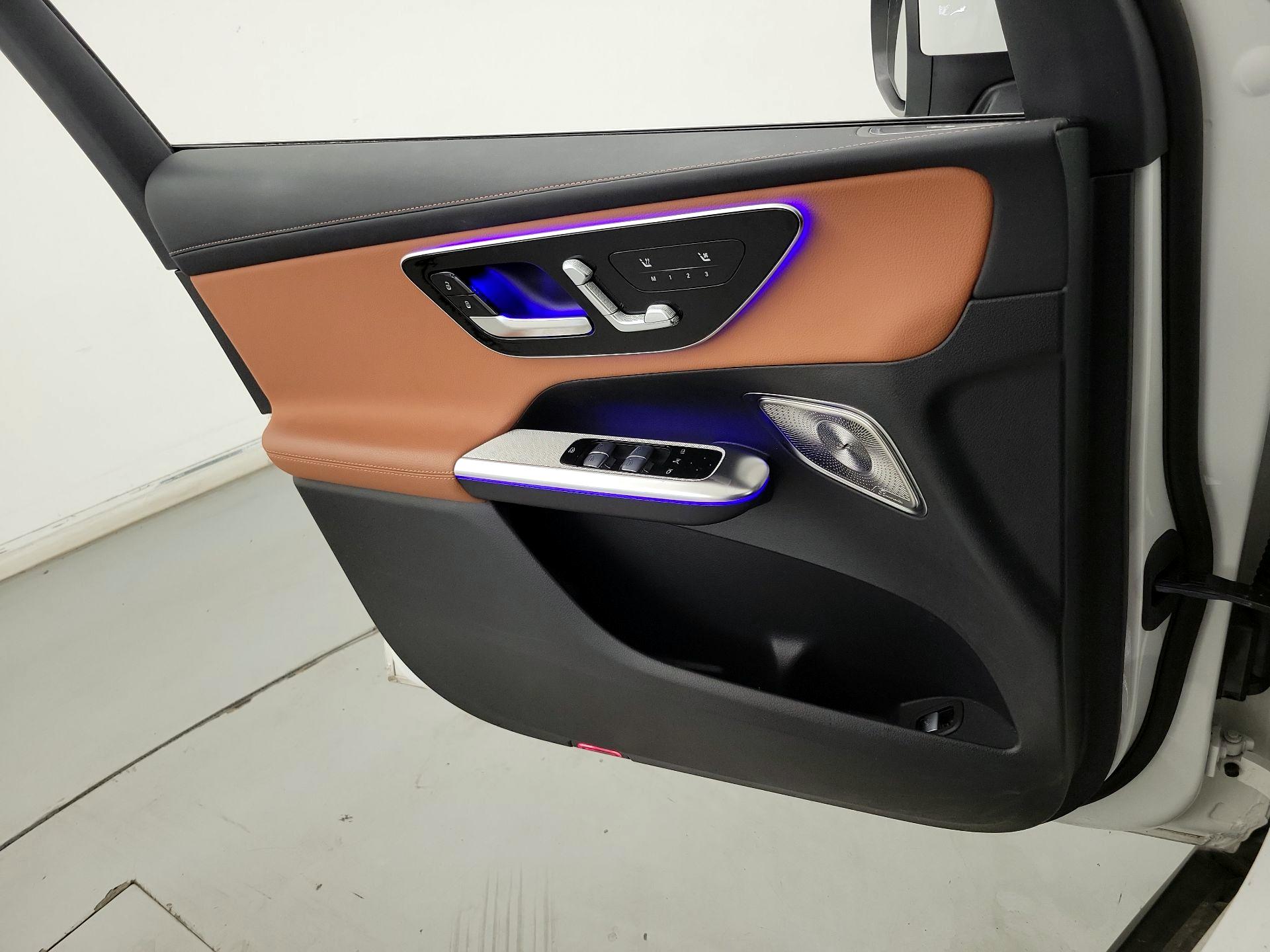 Thumbnail: 2025 Mercedes-Benz GLC - 12