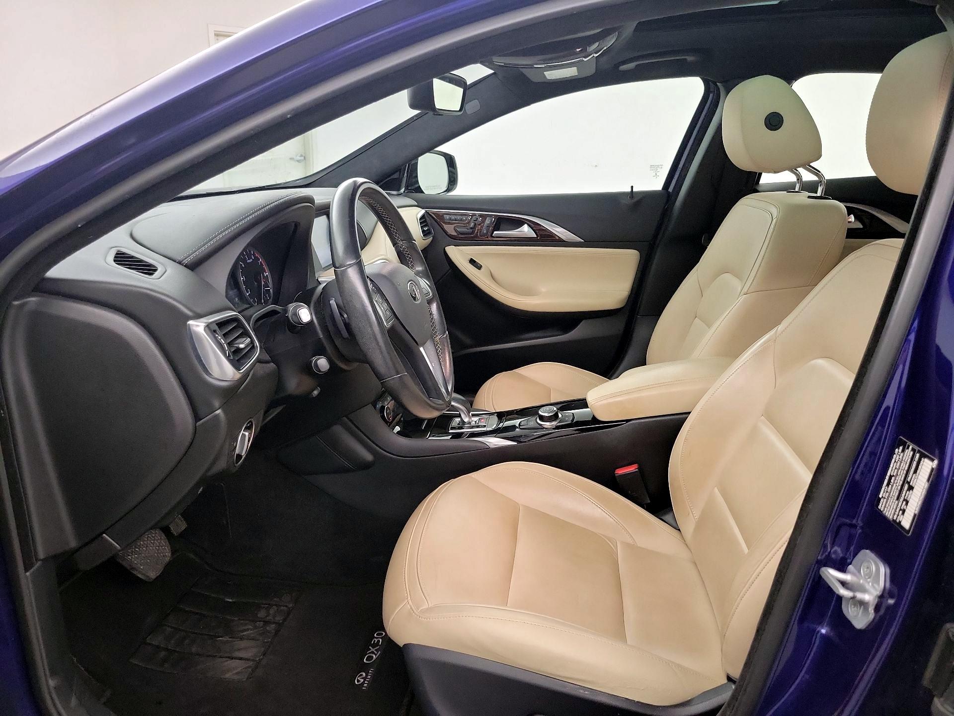 Thumbnail: 2018 INFINITI QX30 - 11