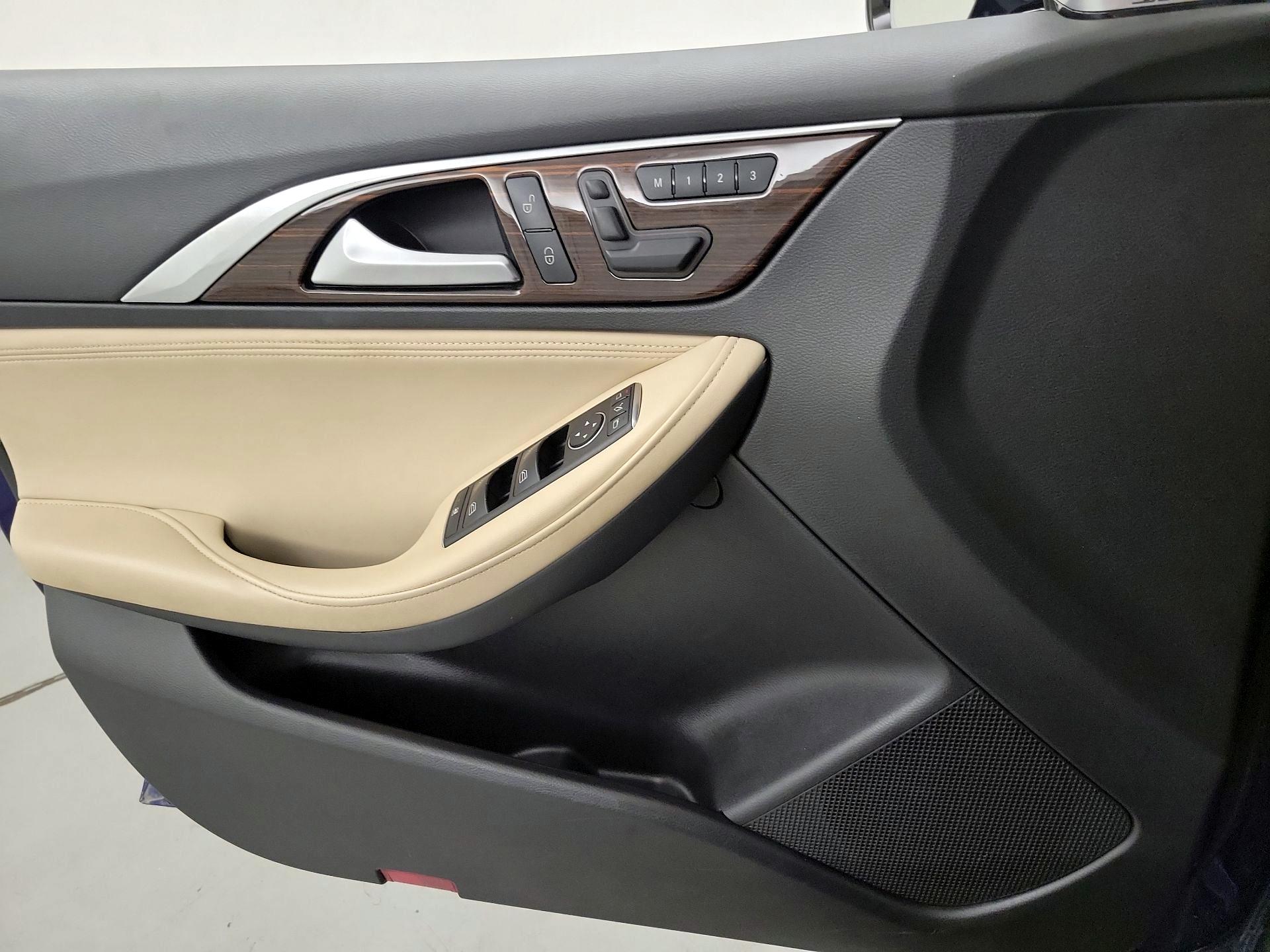 Thumbnail: 2018 INFINITI QX30 - 12