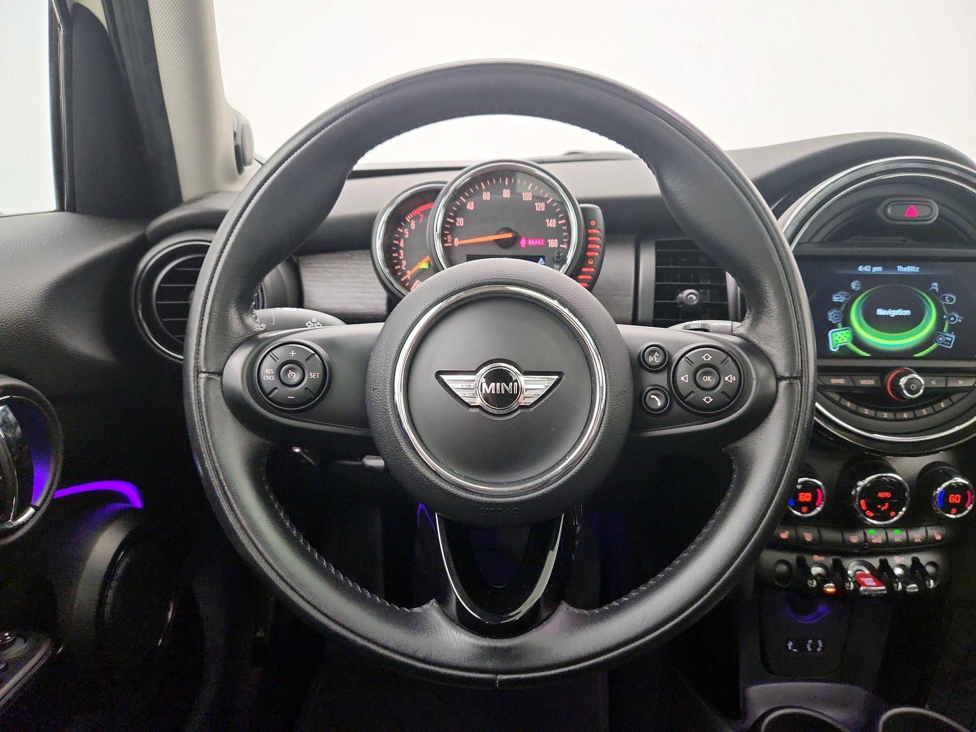 Thumbnail: 2016 MINI Cooper Hardtop - 10