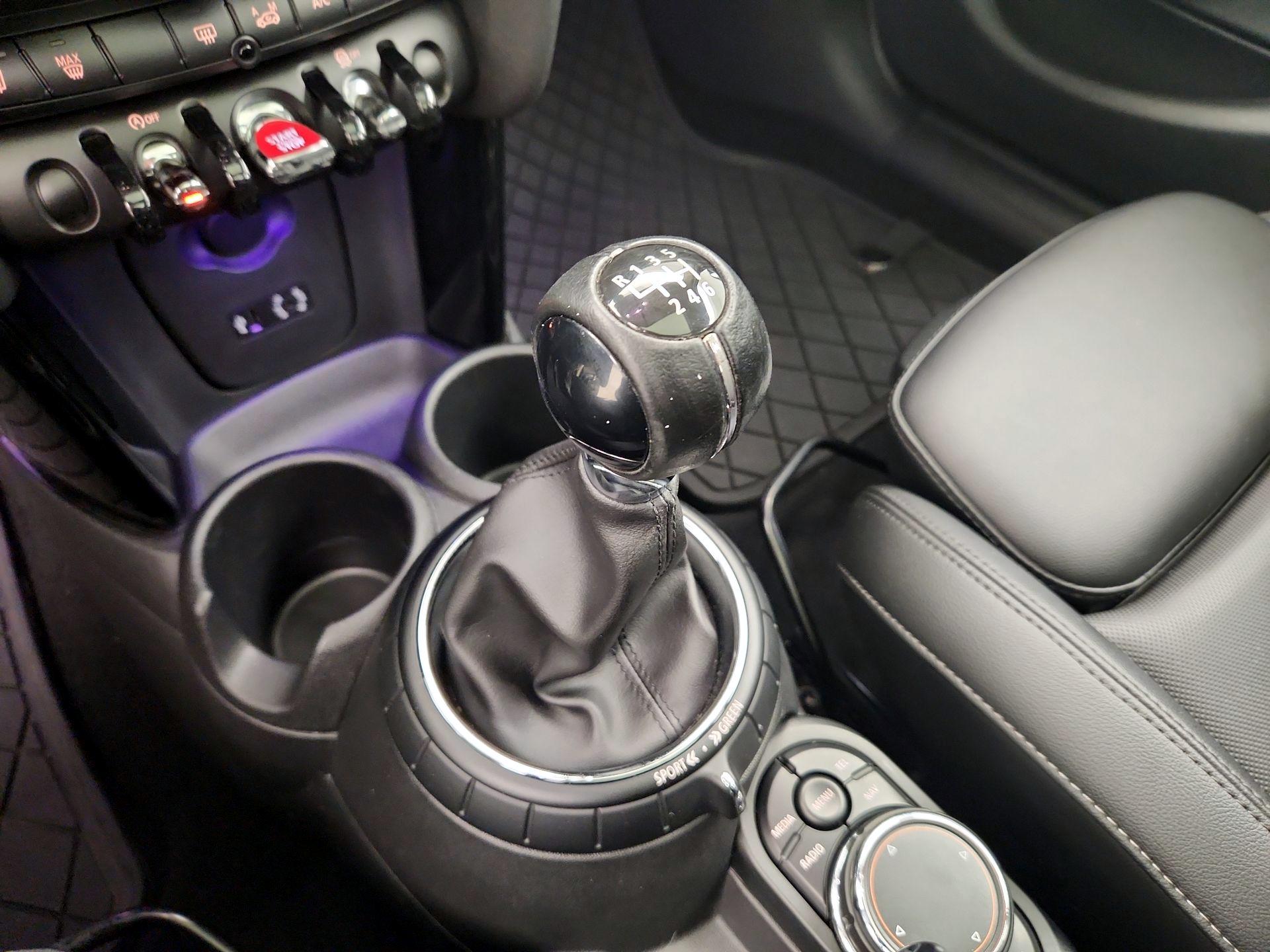 Thumbnail: 2016 MINI Cooper Hardtop - 17