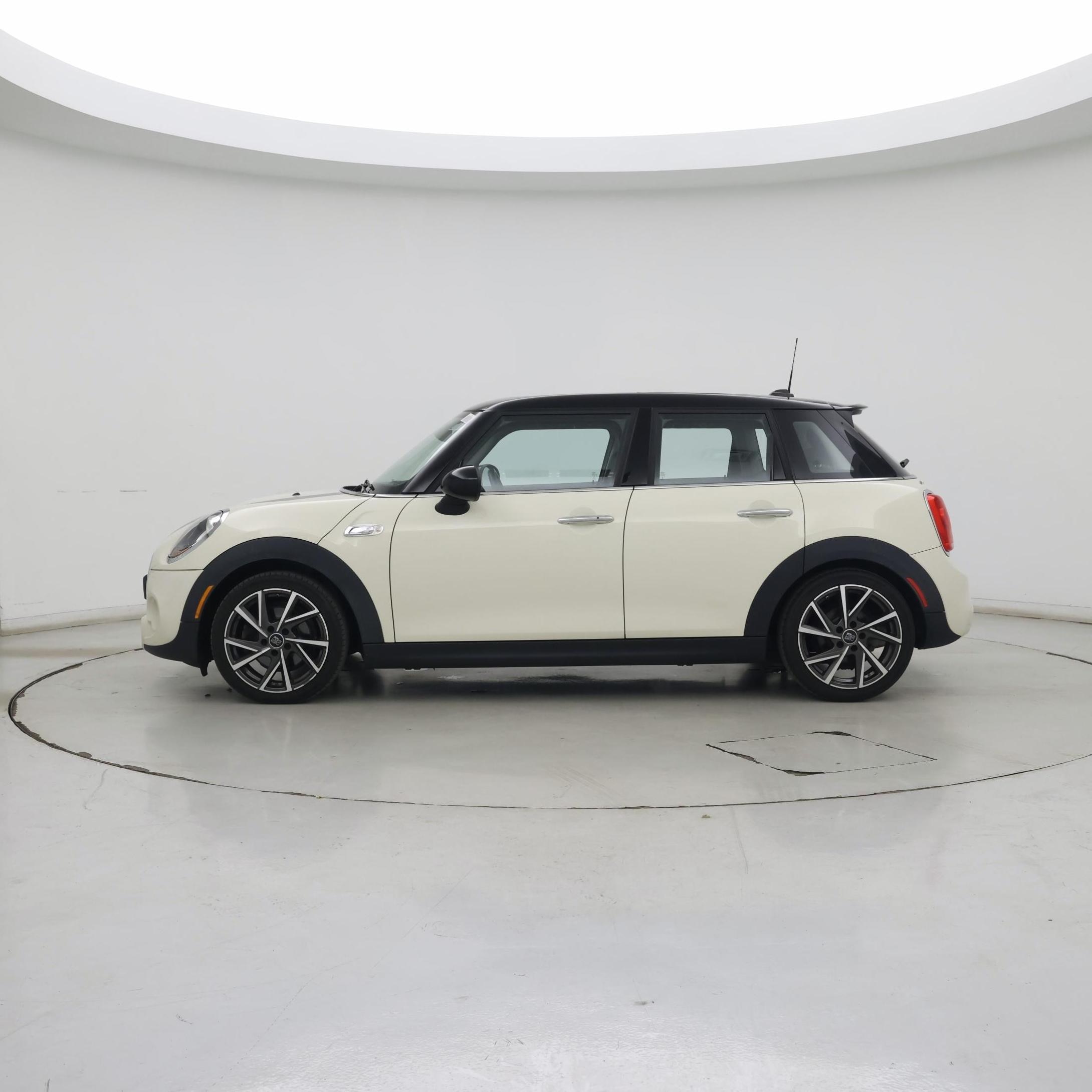 Thumbnail: 2016 MINI Cooper Hardtop - 3