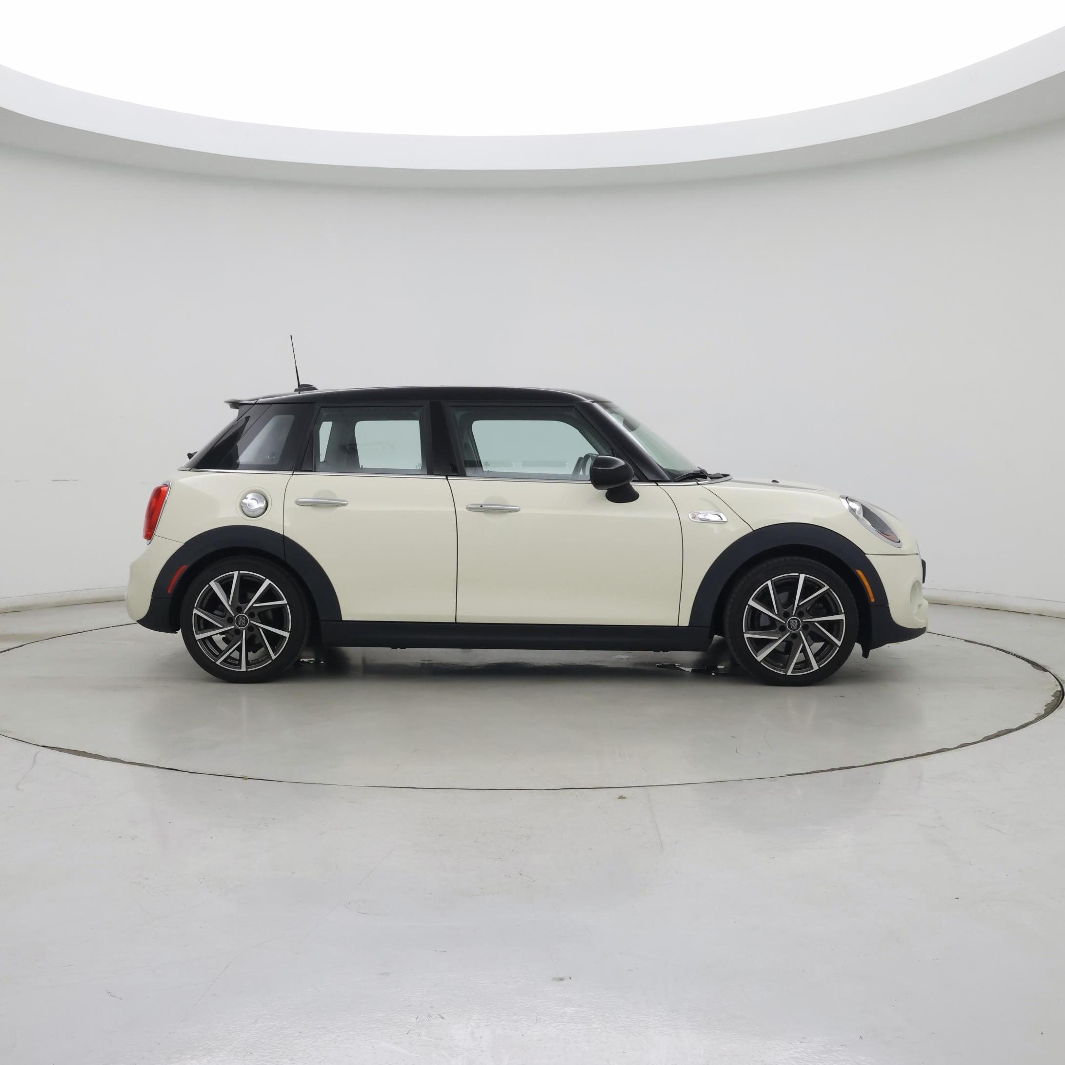 Thumbnail: 2016 MINI Cooper Hardtop - 7