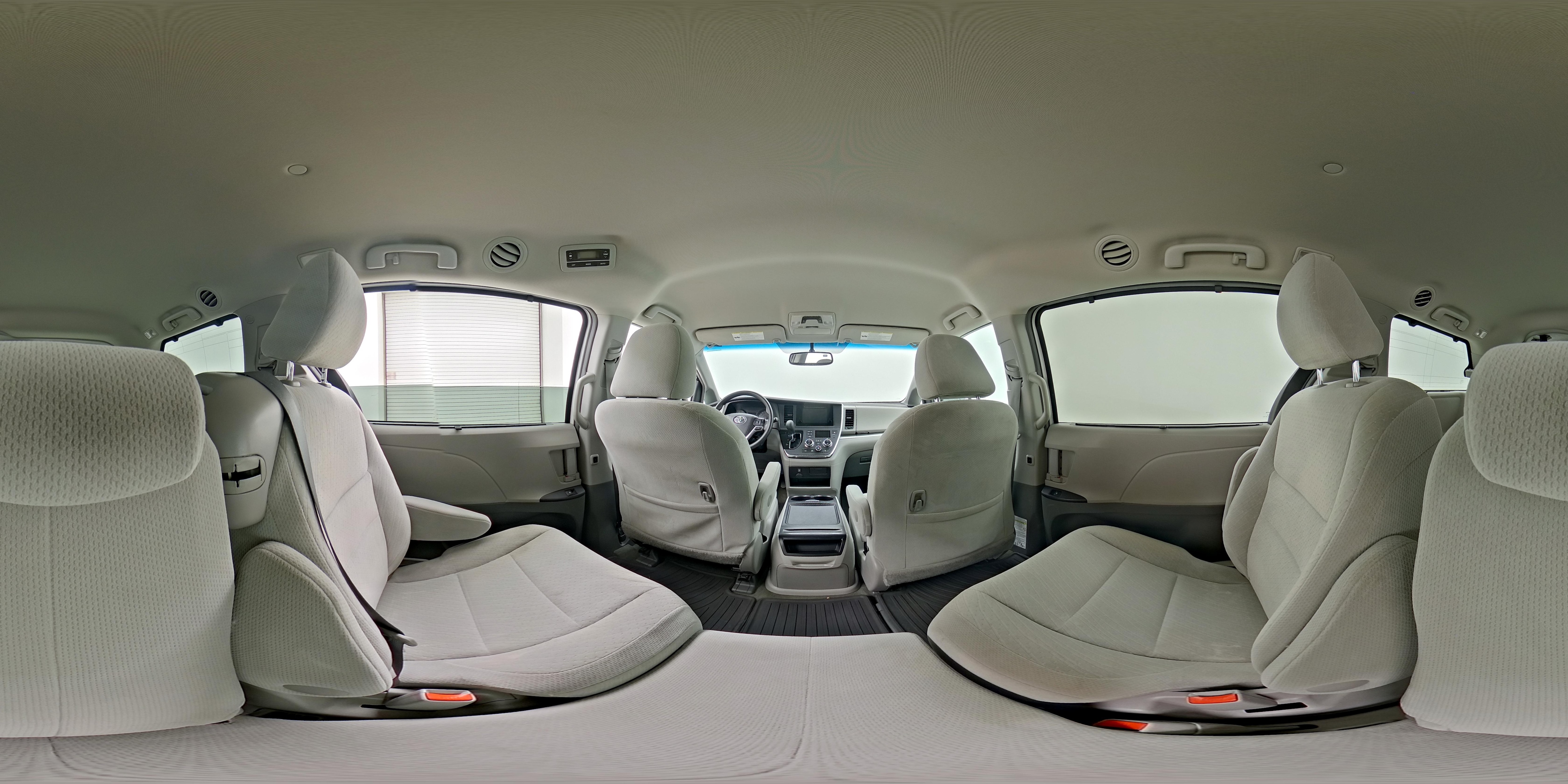2016 Toyota Sienna LE - Photo 26