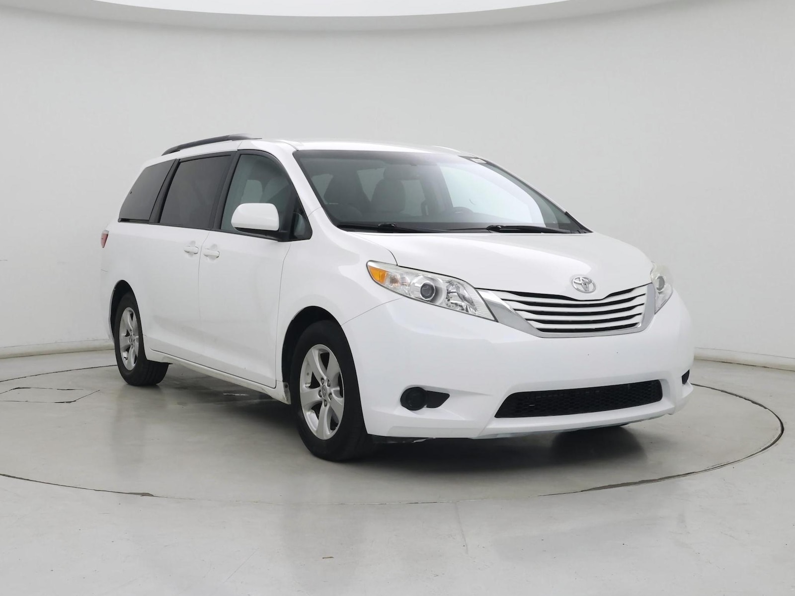 2016 Toyota Sienna LE - Photo 2