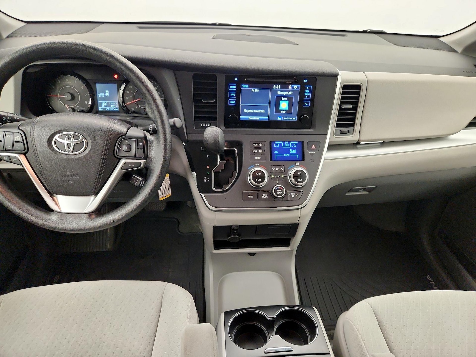 2016 Toyota Sienna LE - Photo 10