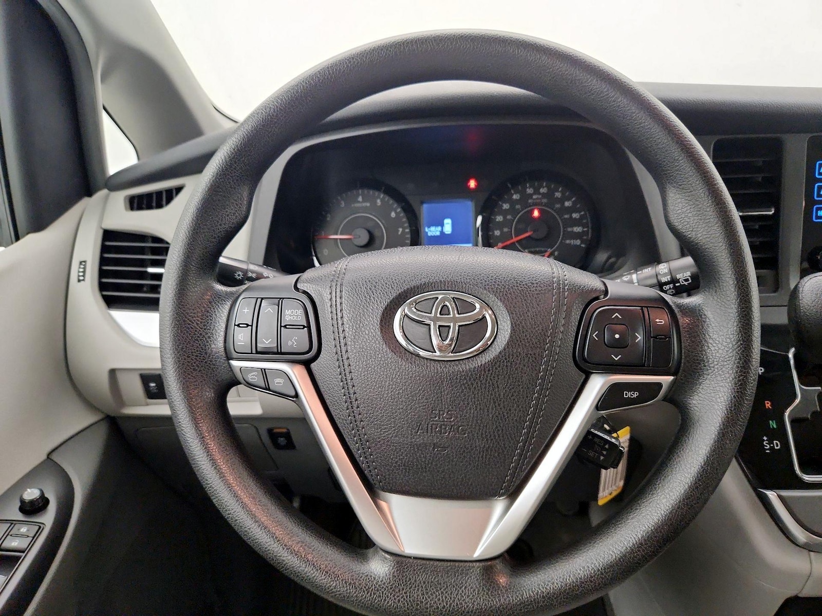 2016 Toyota Sienna LE - Photo 11