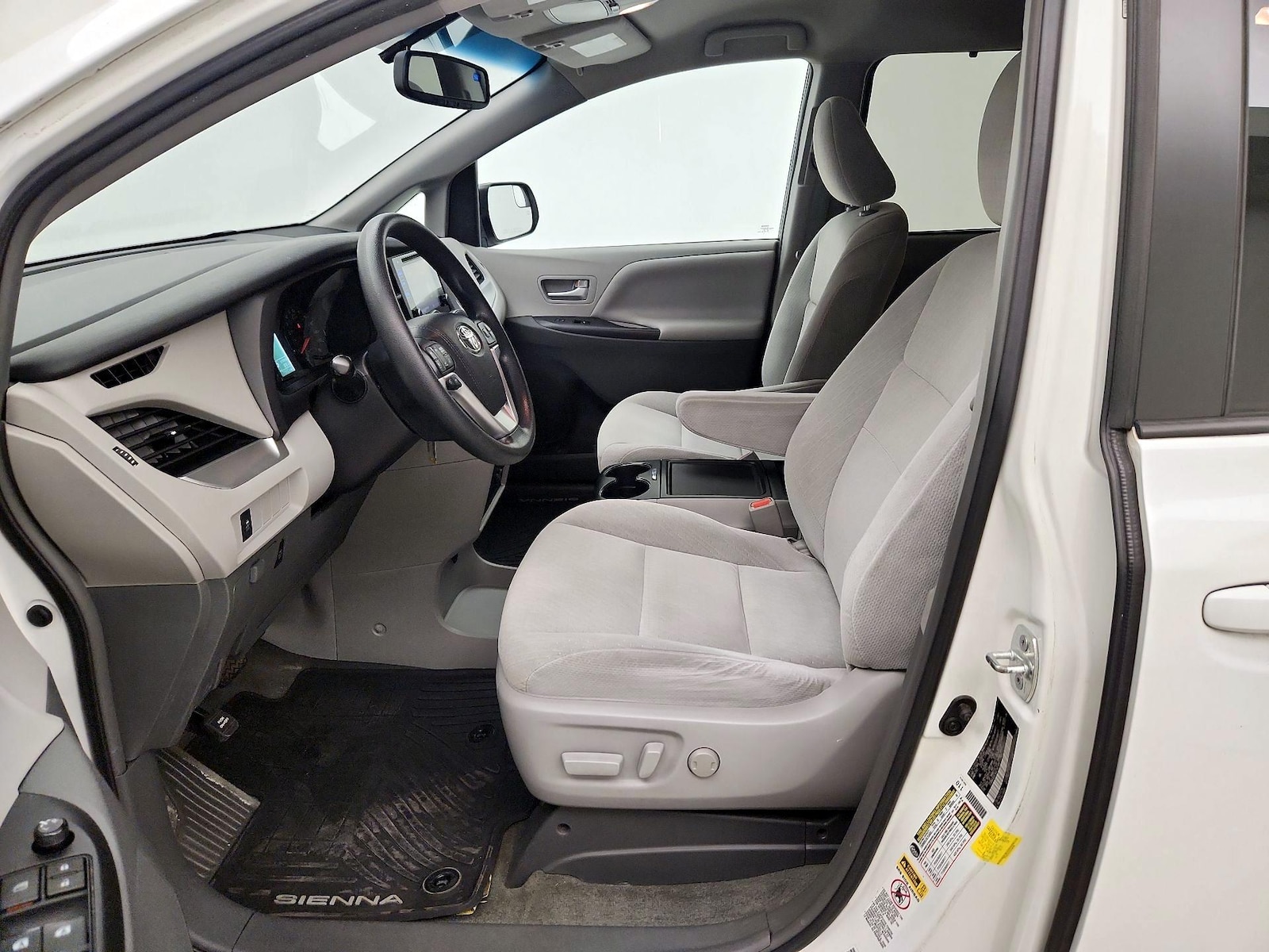 2016 Toyota Sienna LE - Photo 12