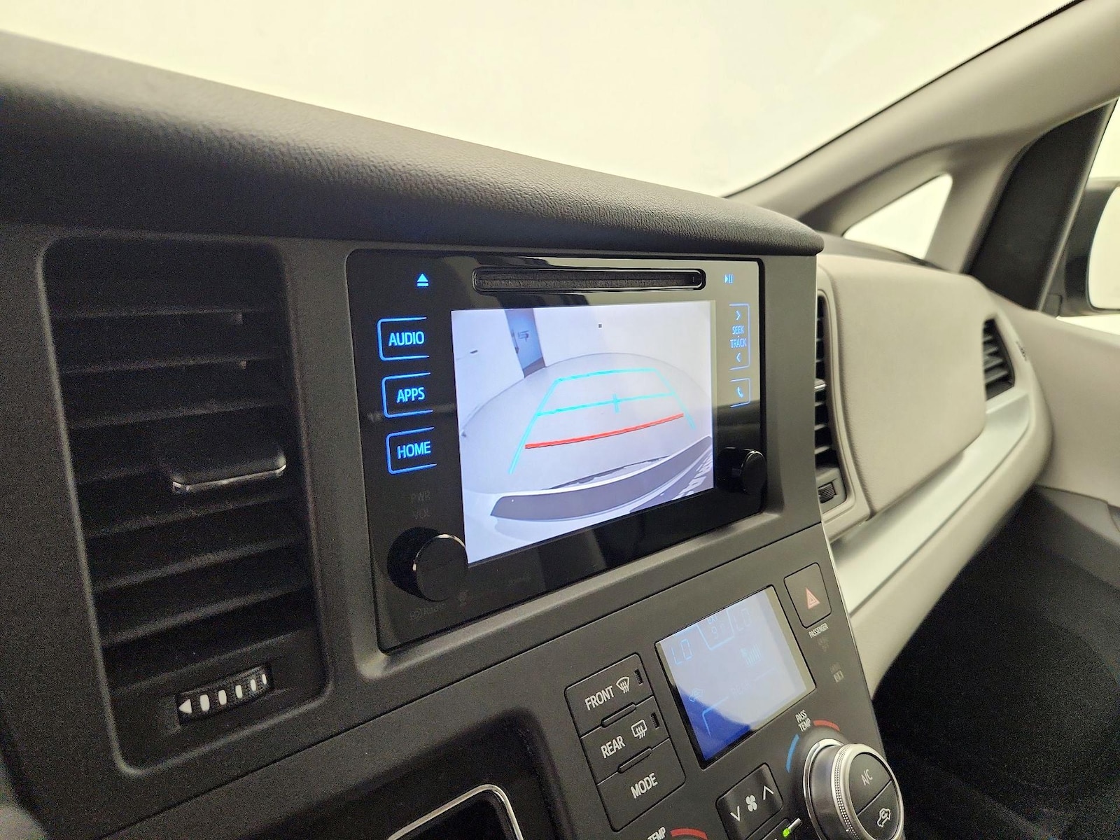 2016 Toyota Sienna LE - Photo 14