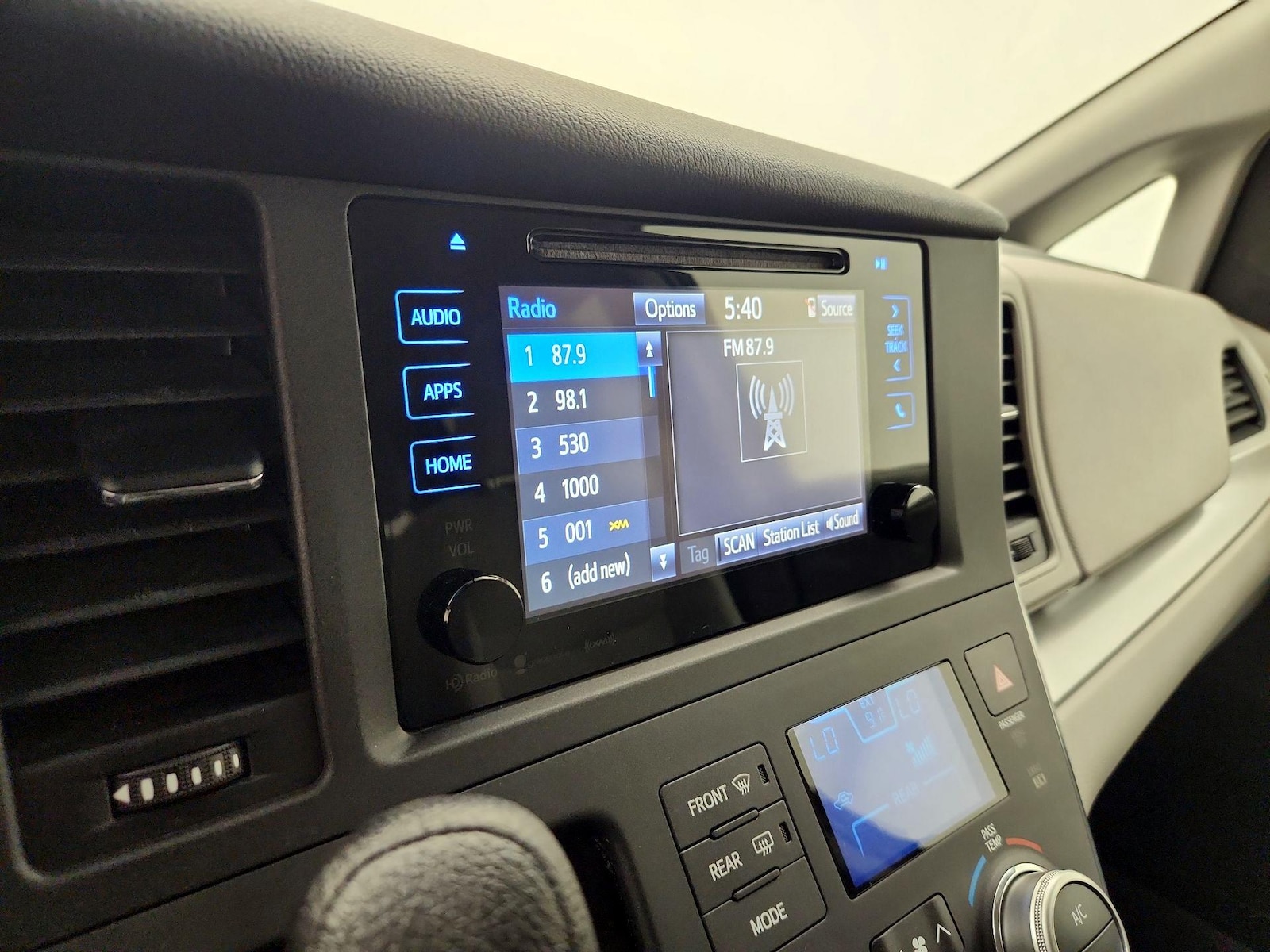 2016 Toyota Sienna LE - Photo 15