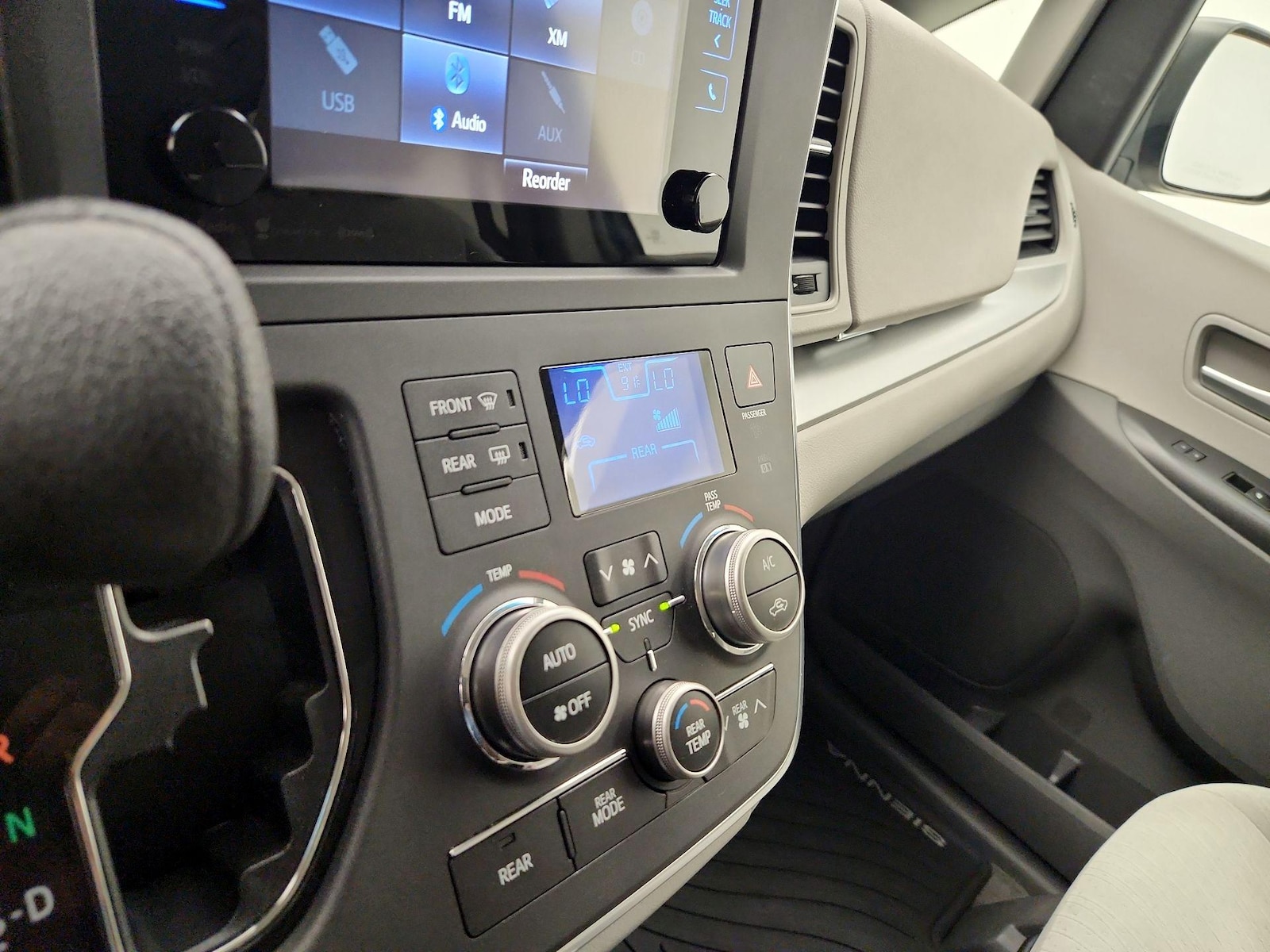 2016 Toyota Sienna LE - Photo 16