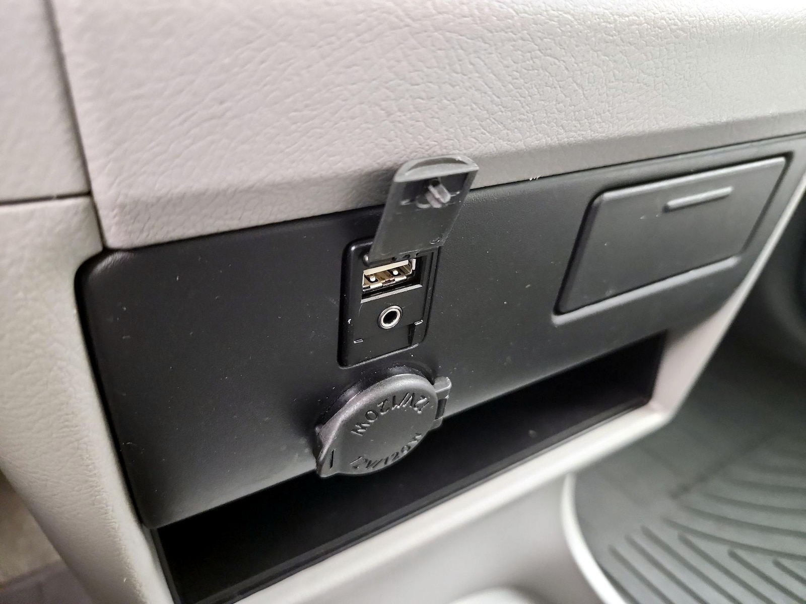 2016 Toyota Sienna LE - Photo 18