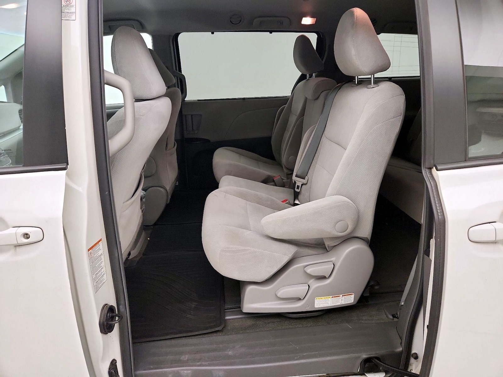 2016 Toyota Sienna LE - Photo 19