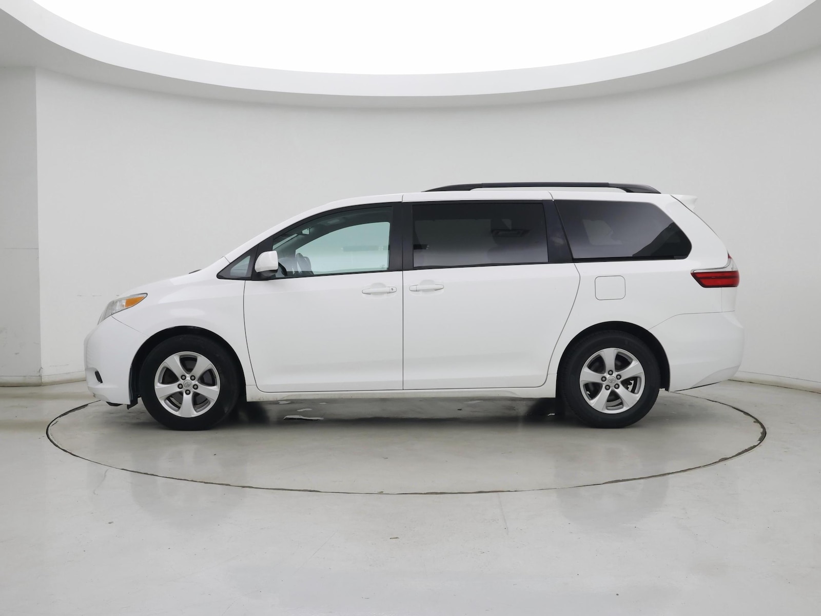 2016 Toyota Sienna LE - Photo 4