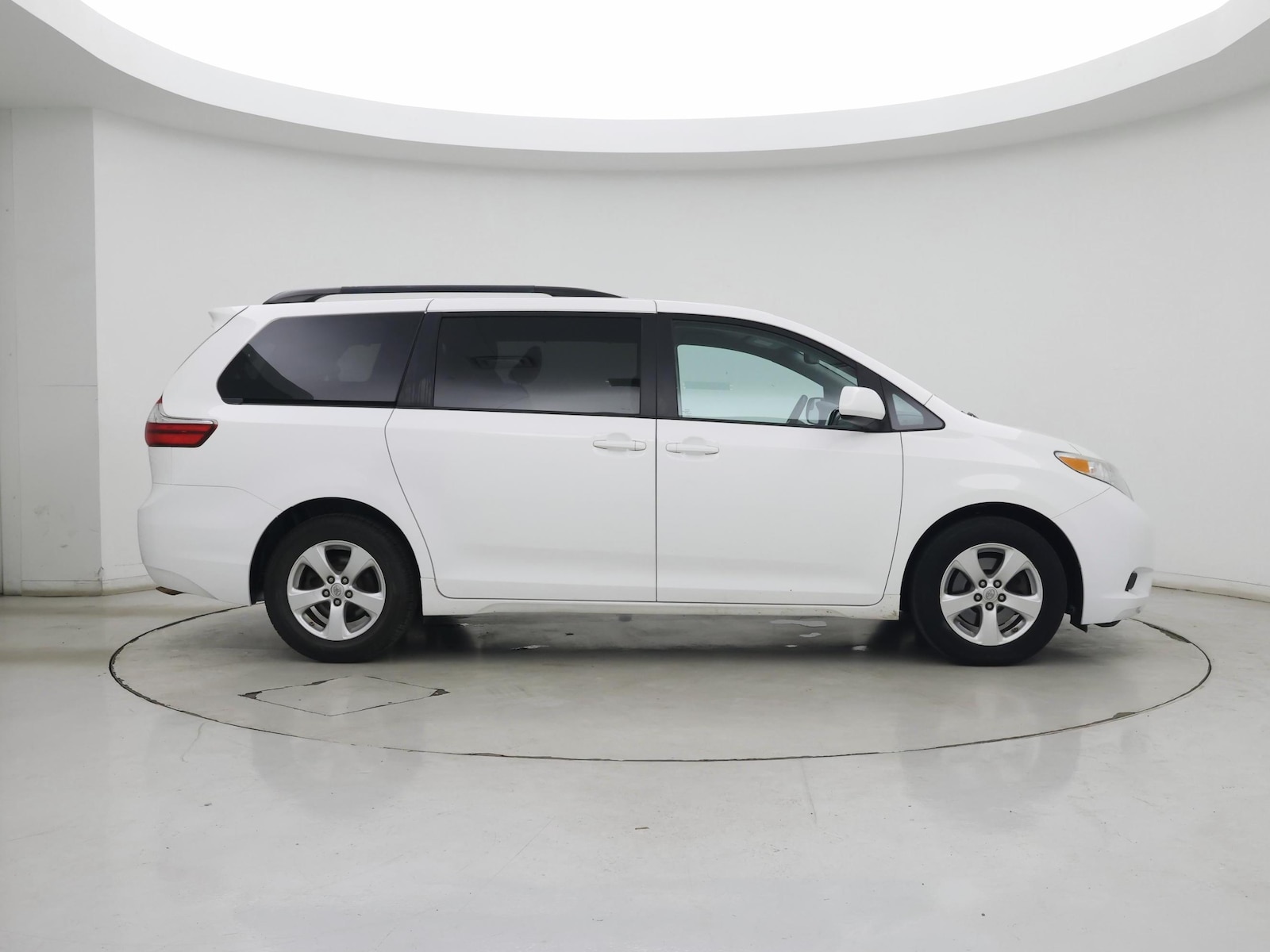 2016 Toyota Sienna LE - Photo 8