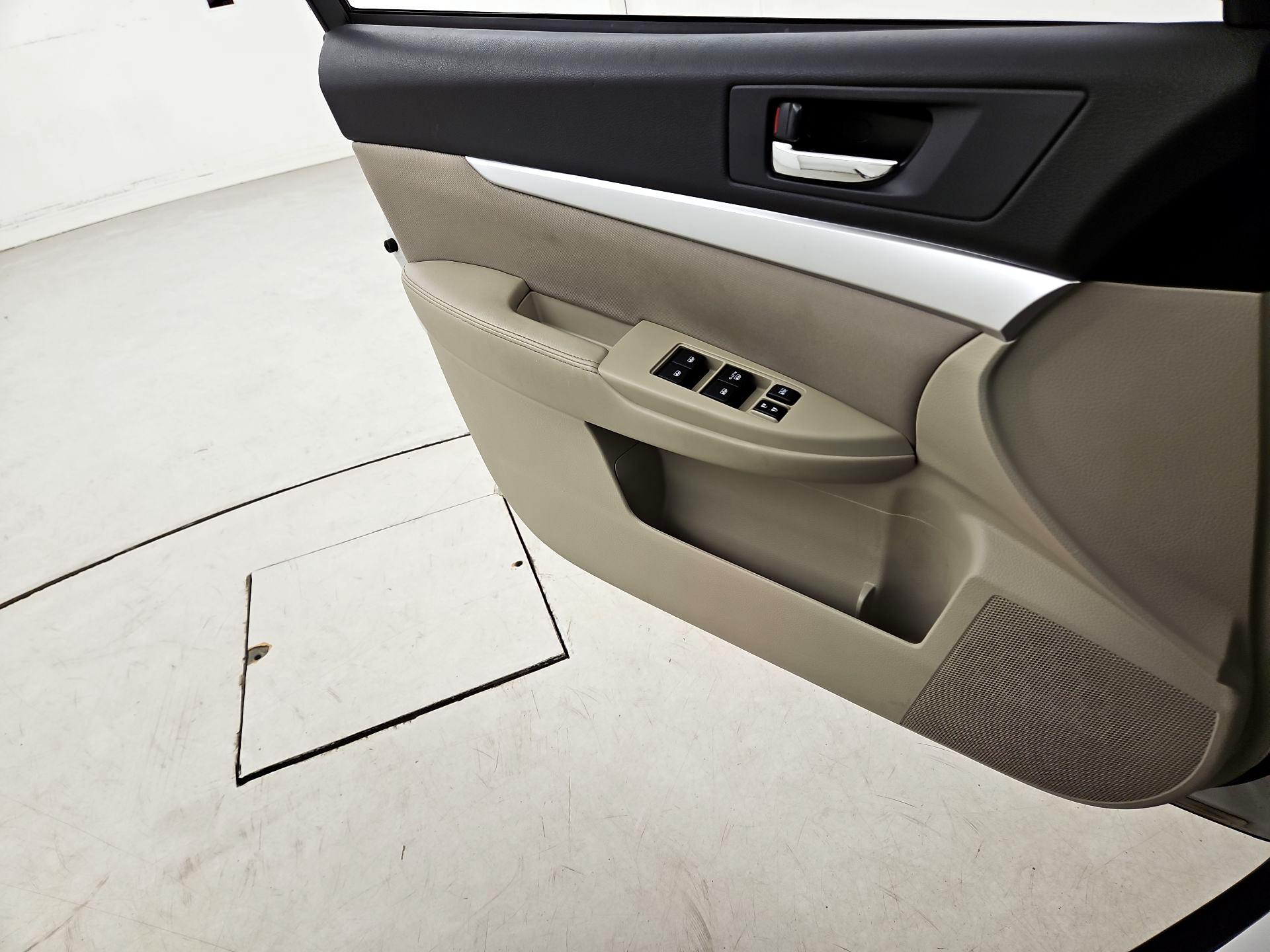 Thumbnail: 2014 Subaru Outback - 12