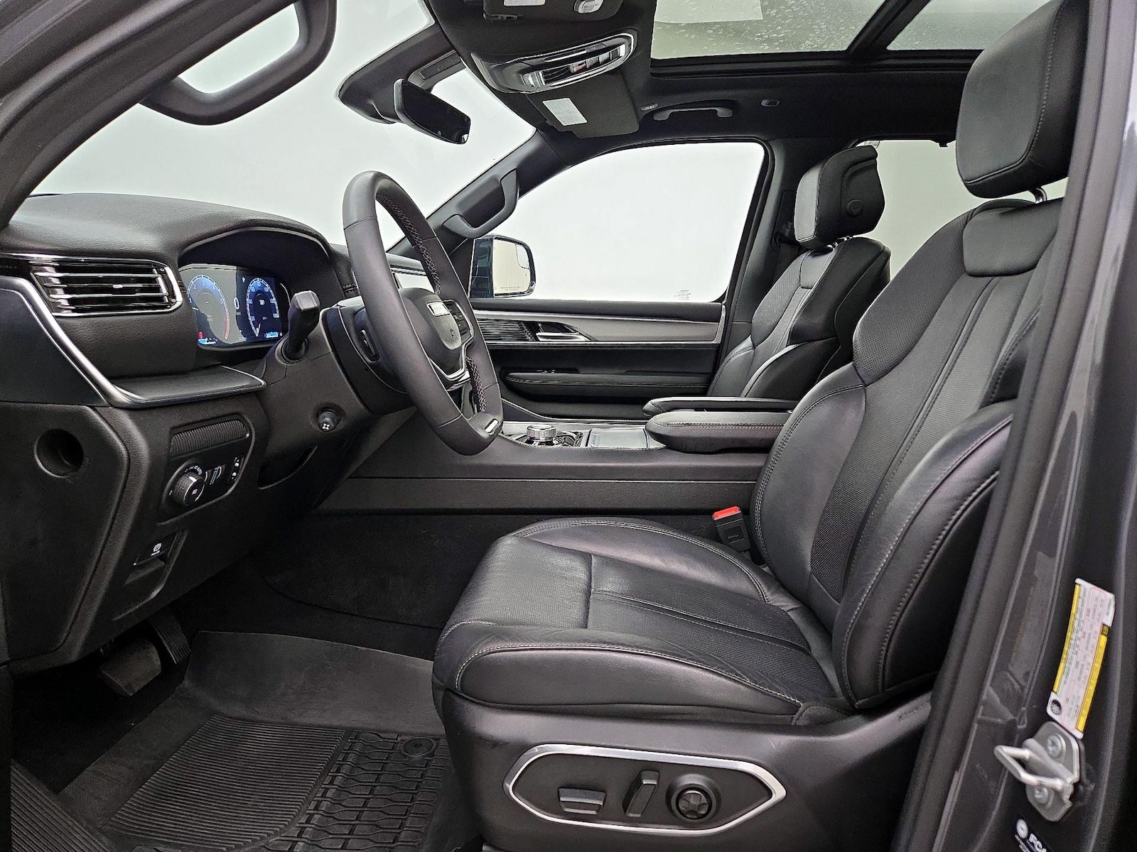 2024 Jeep Wagoneer L Series II - Photo 12