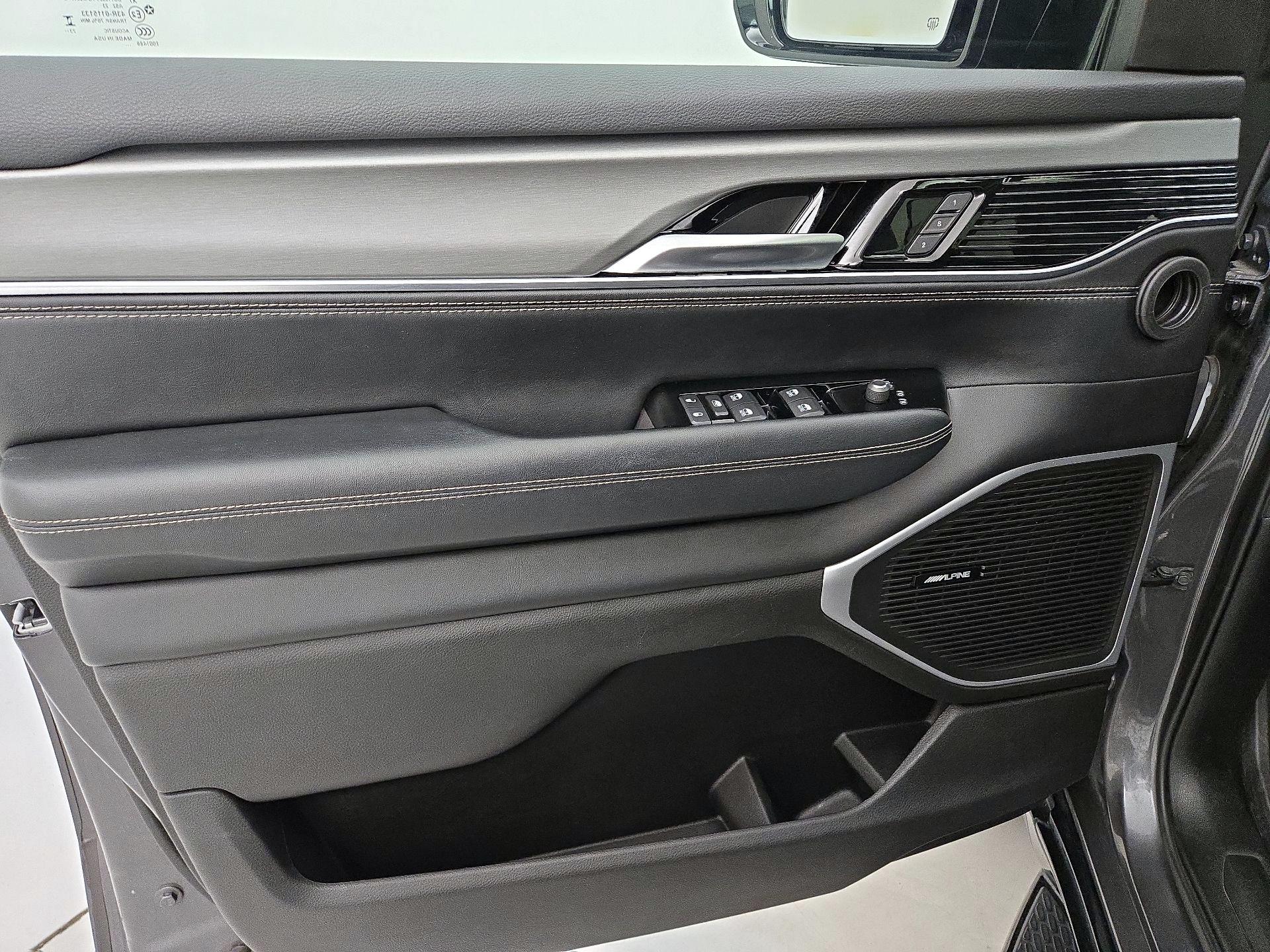 Thumbnail: 2024 Jeep Wagoneer - 12