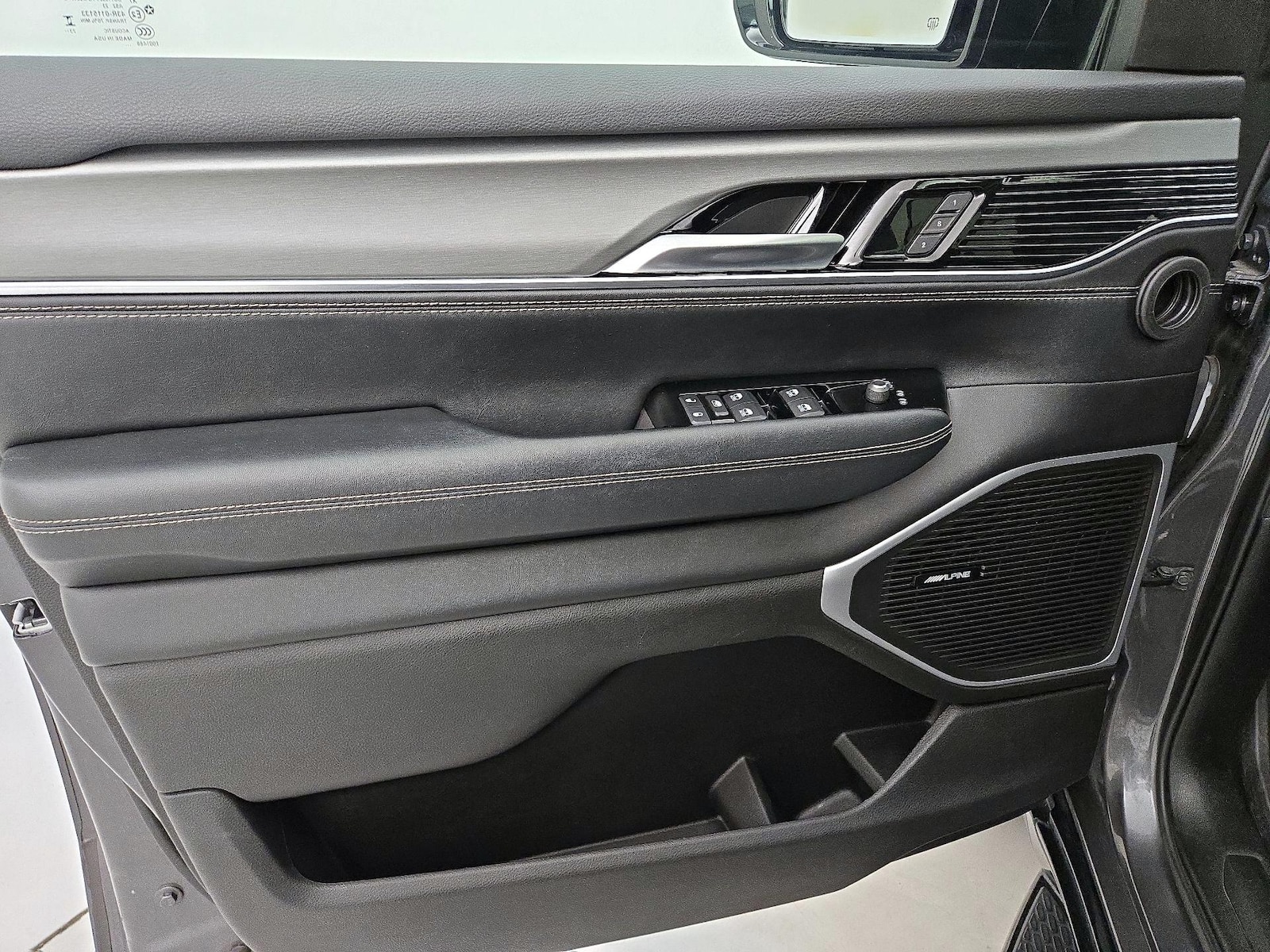 2024 Jeep Wagoneer L Series II - Photo 13